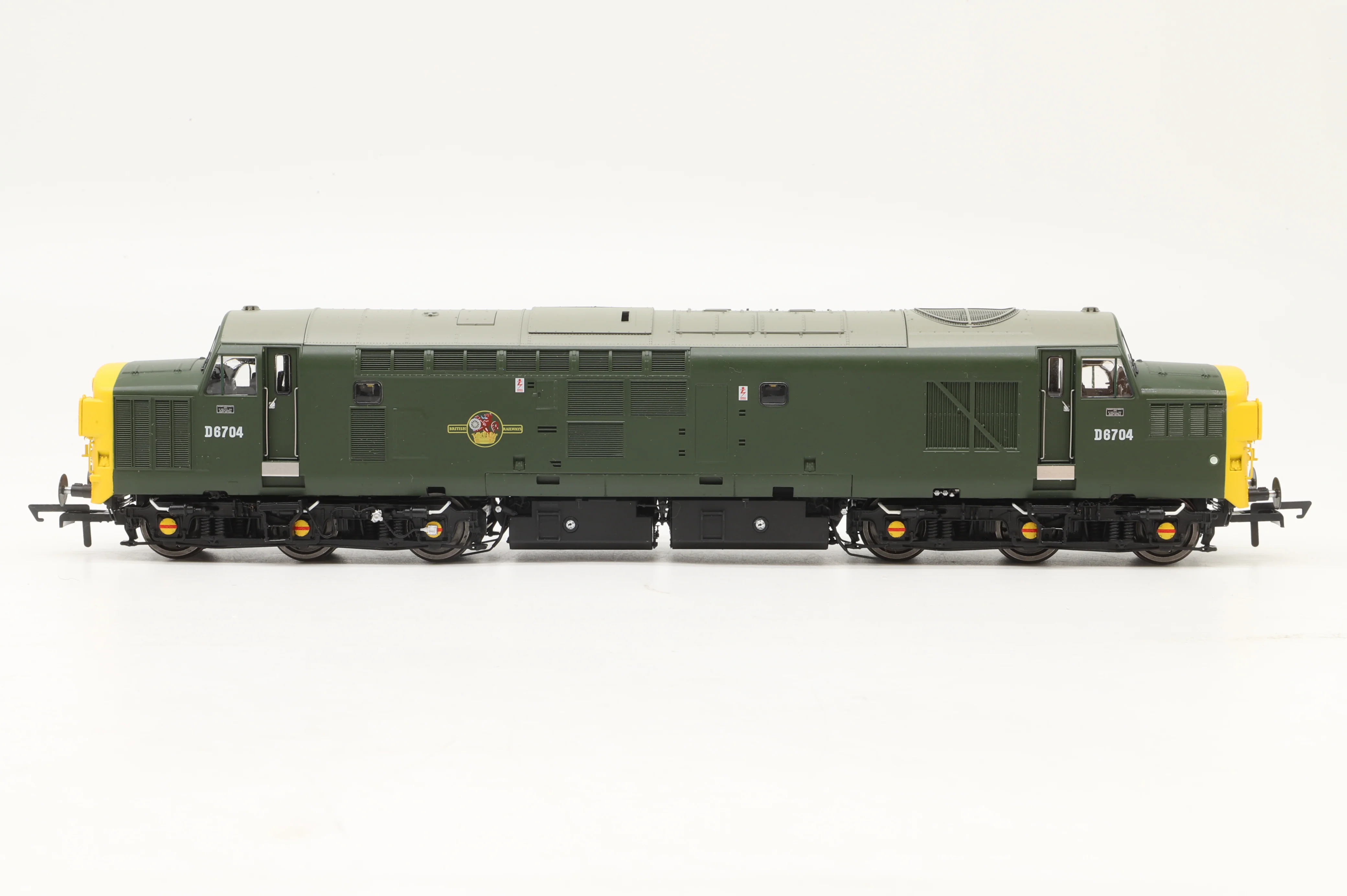 Accurascale OO ACC2303 Class 37 D6704 in BR Green w/ FYEs - DCC Sound - Image 2