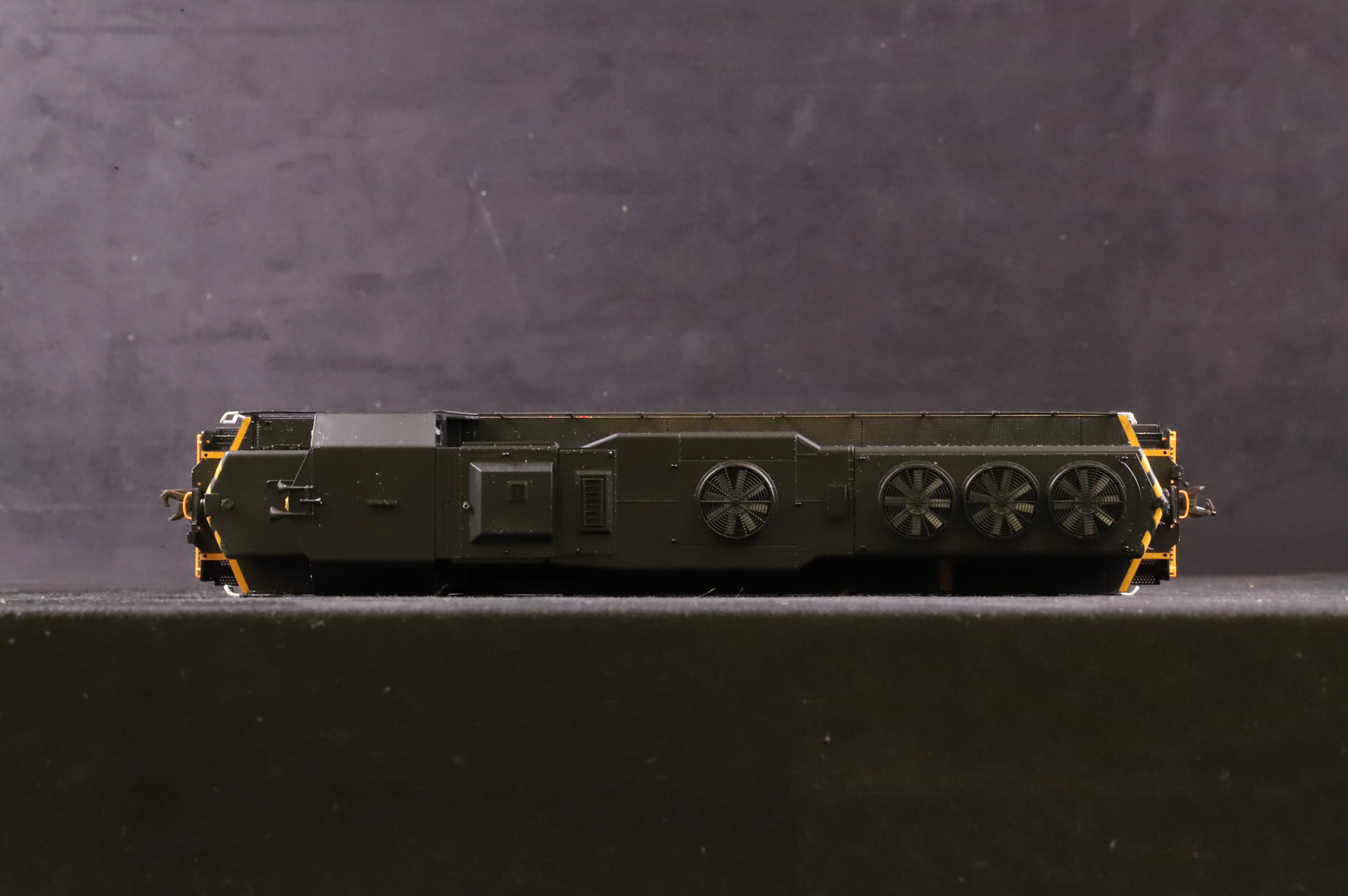 Atlas HO 10000401 GP40-2 Loco No.3109 in Rio Grande Black w/ Wasp Stripes - Image 3