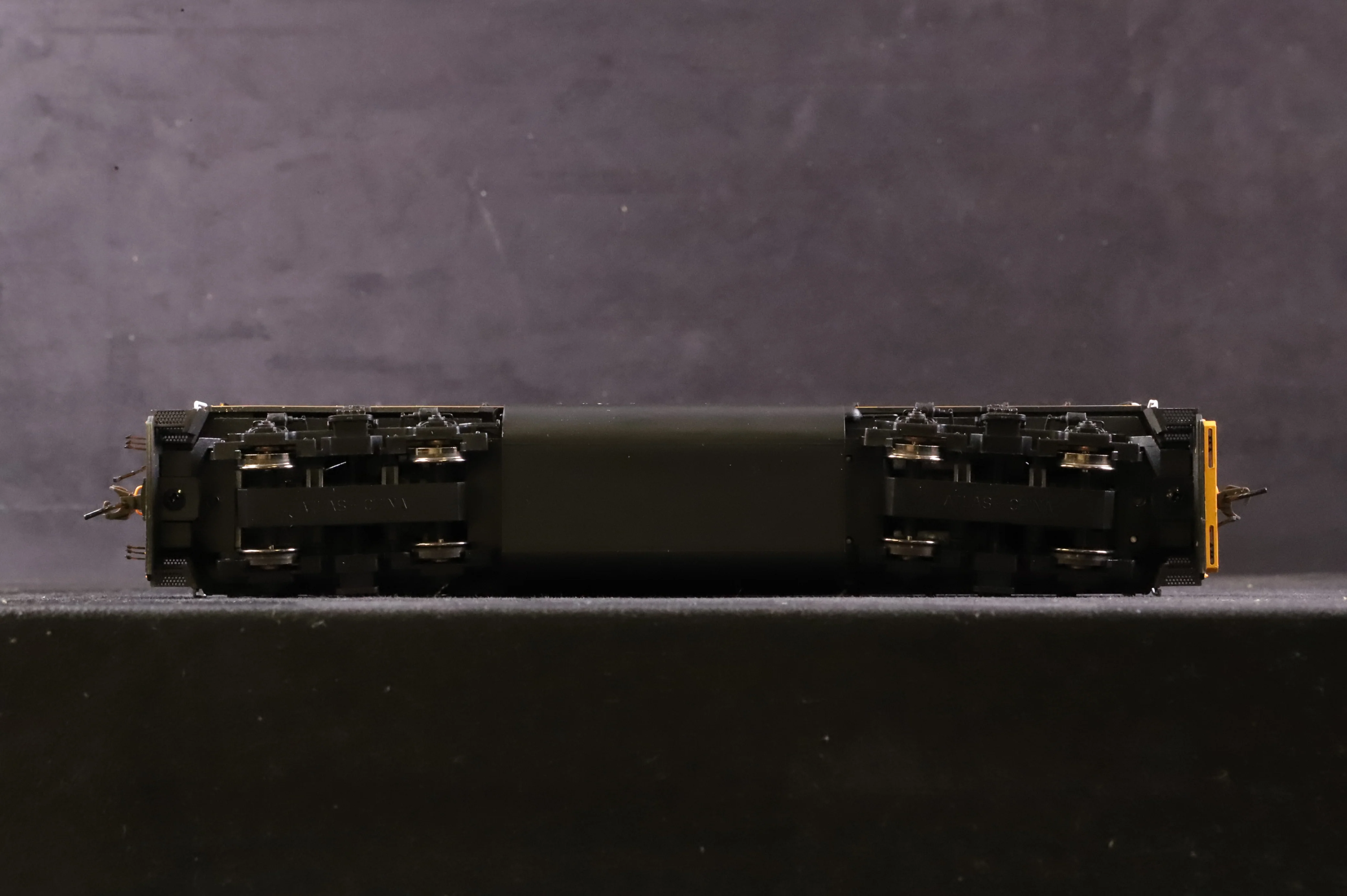 Atlas HO 10000401 GP40-2 Loco No.3109 in Rio Grande Black w/ Wasp Stripes - Image 4