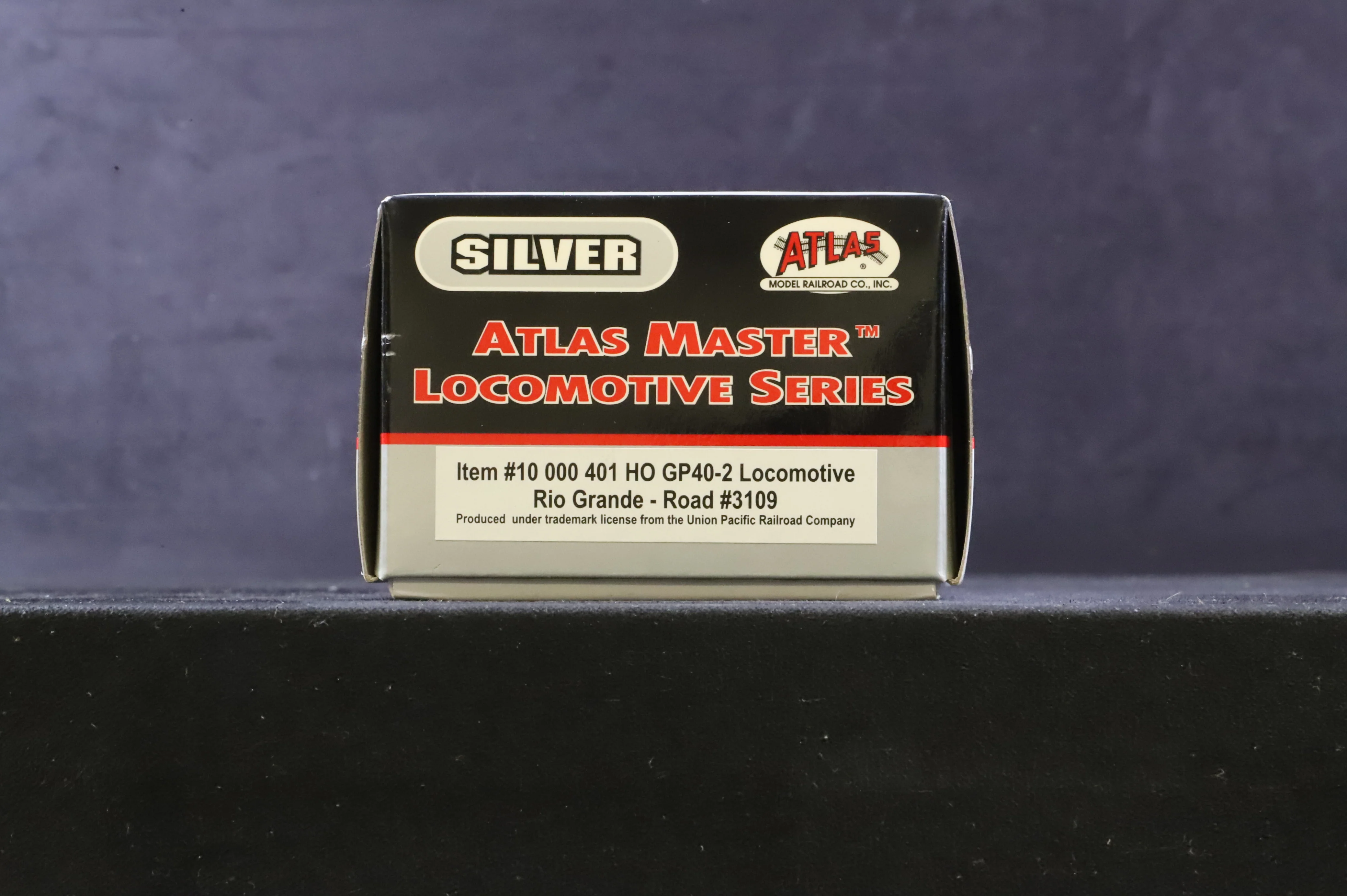 Atlas HO 10000401 GP40-2 Loco No.3109 in Rio Grande Black w/ Wasp Stripes - Image 7