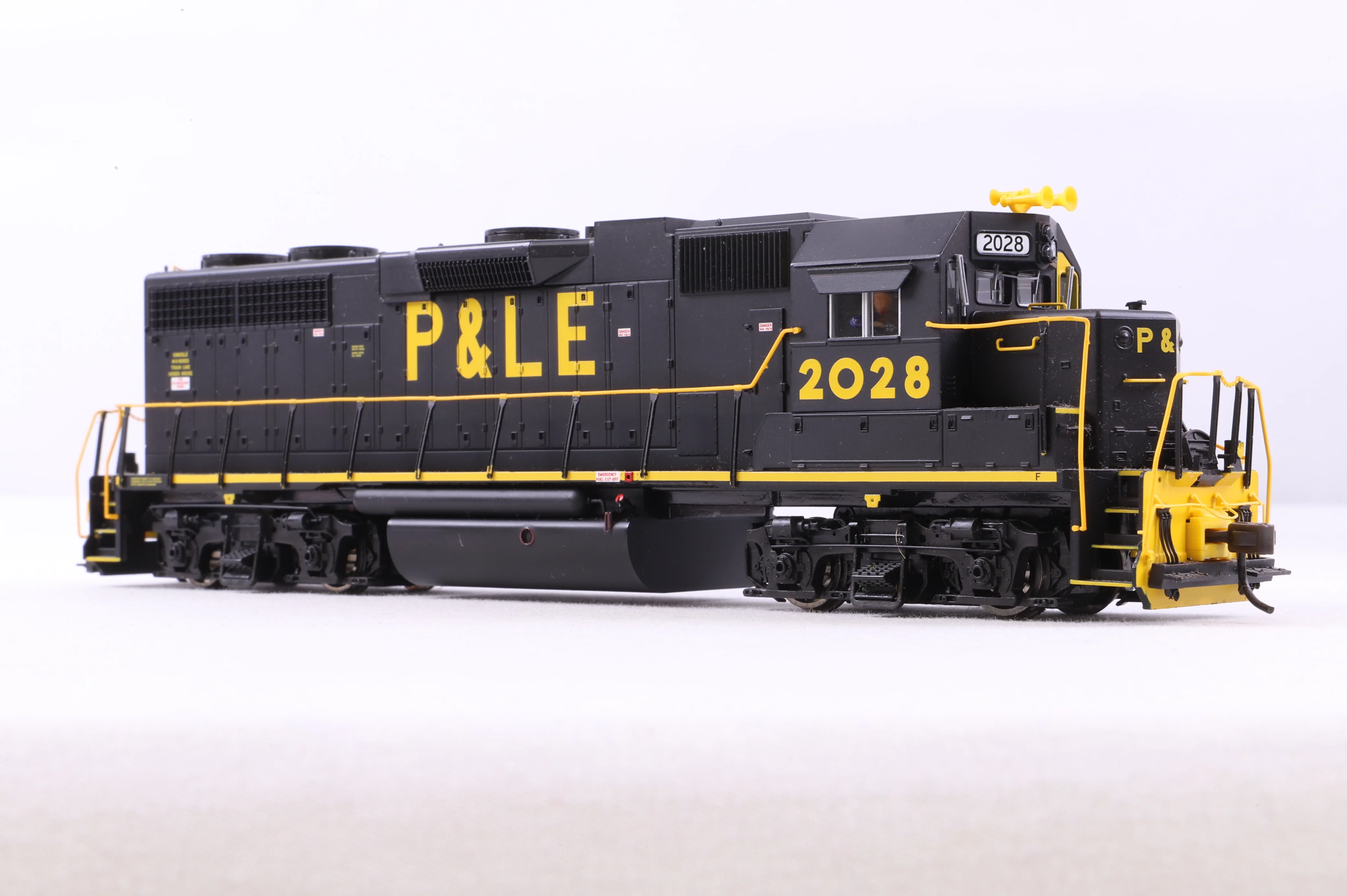 Atlas HO 9157 GP-38 Locomotive Low Nose '2028' Pittsburg & Lake Erie DCC Fitted