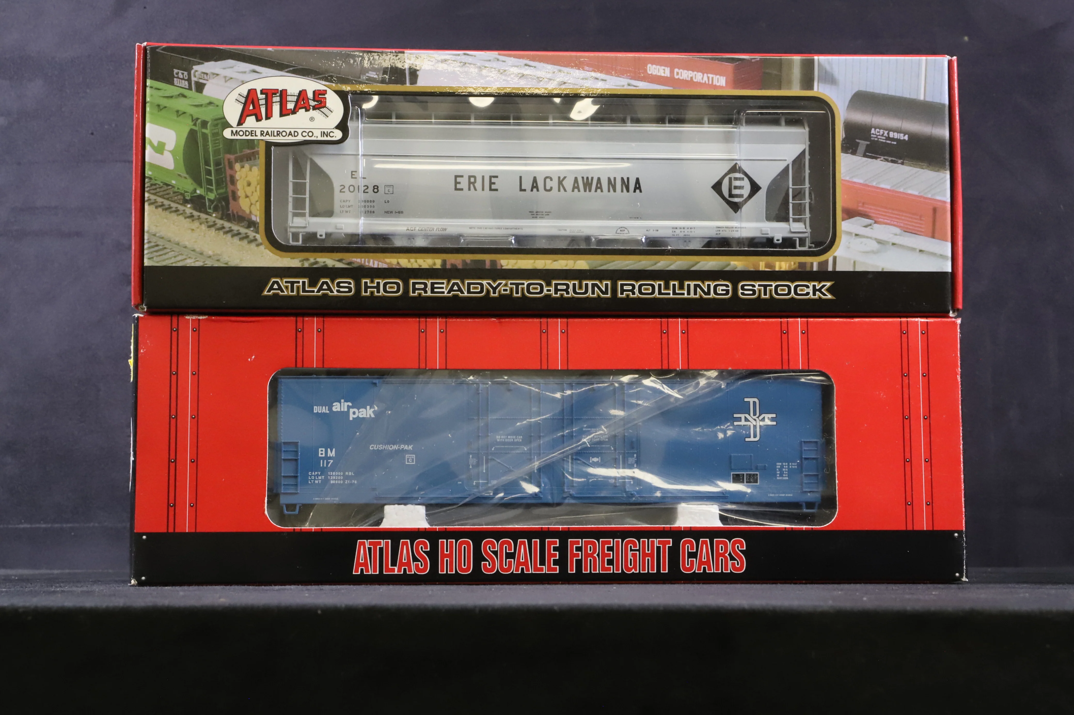 Atlas HO Rake Of 4 Mixed Hopper Wagons Inc. 1401-2, 1755-3, 1505-2 & 1506-1 - Image 2