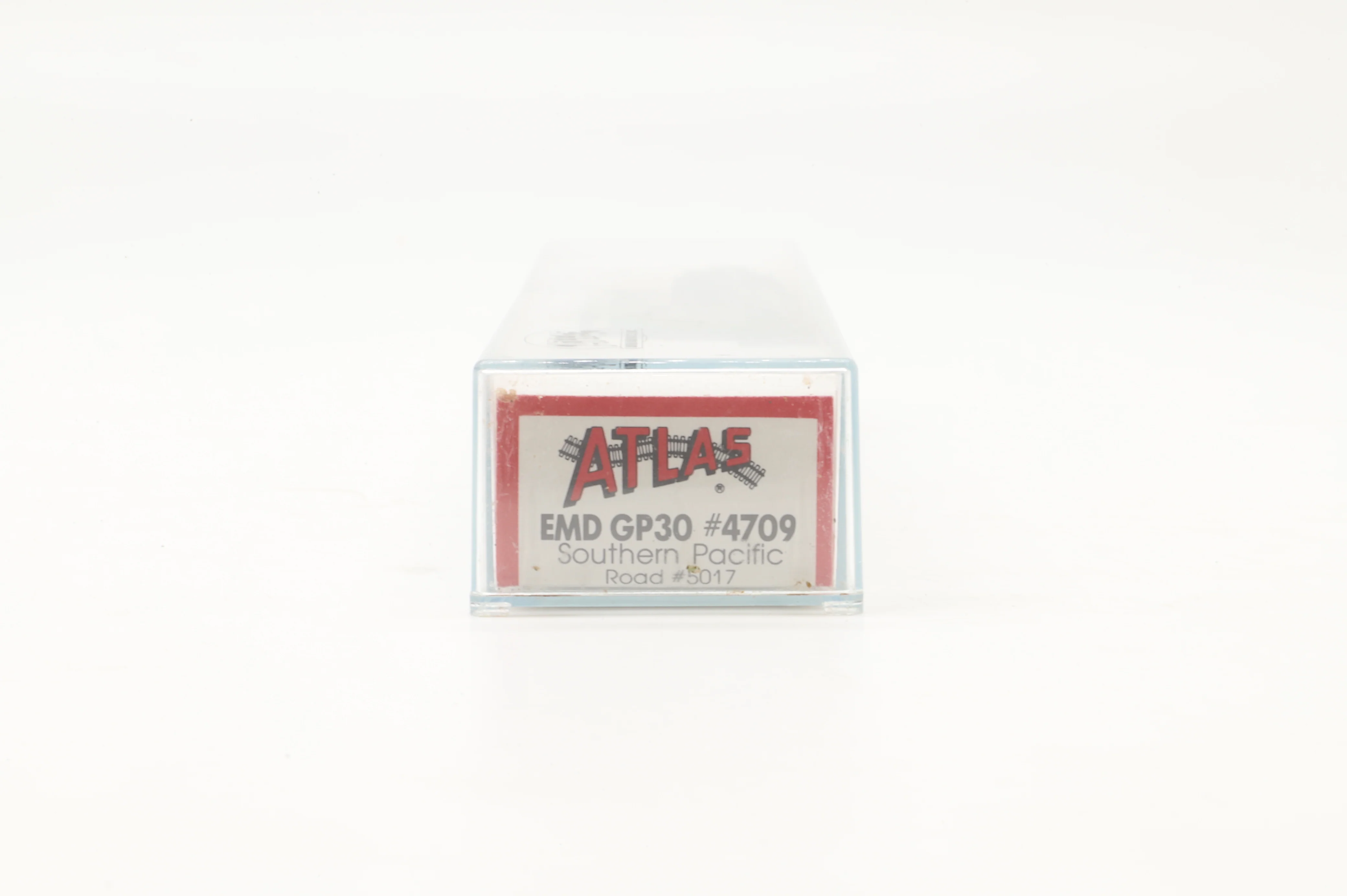 Atlas N 4709 EMD GP30 #5017 in SP Grey/Red - Image 7