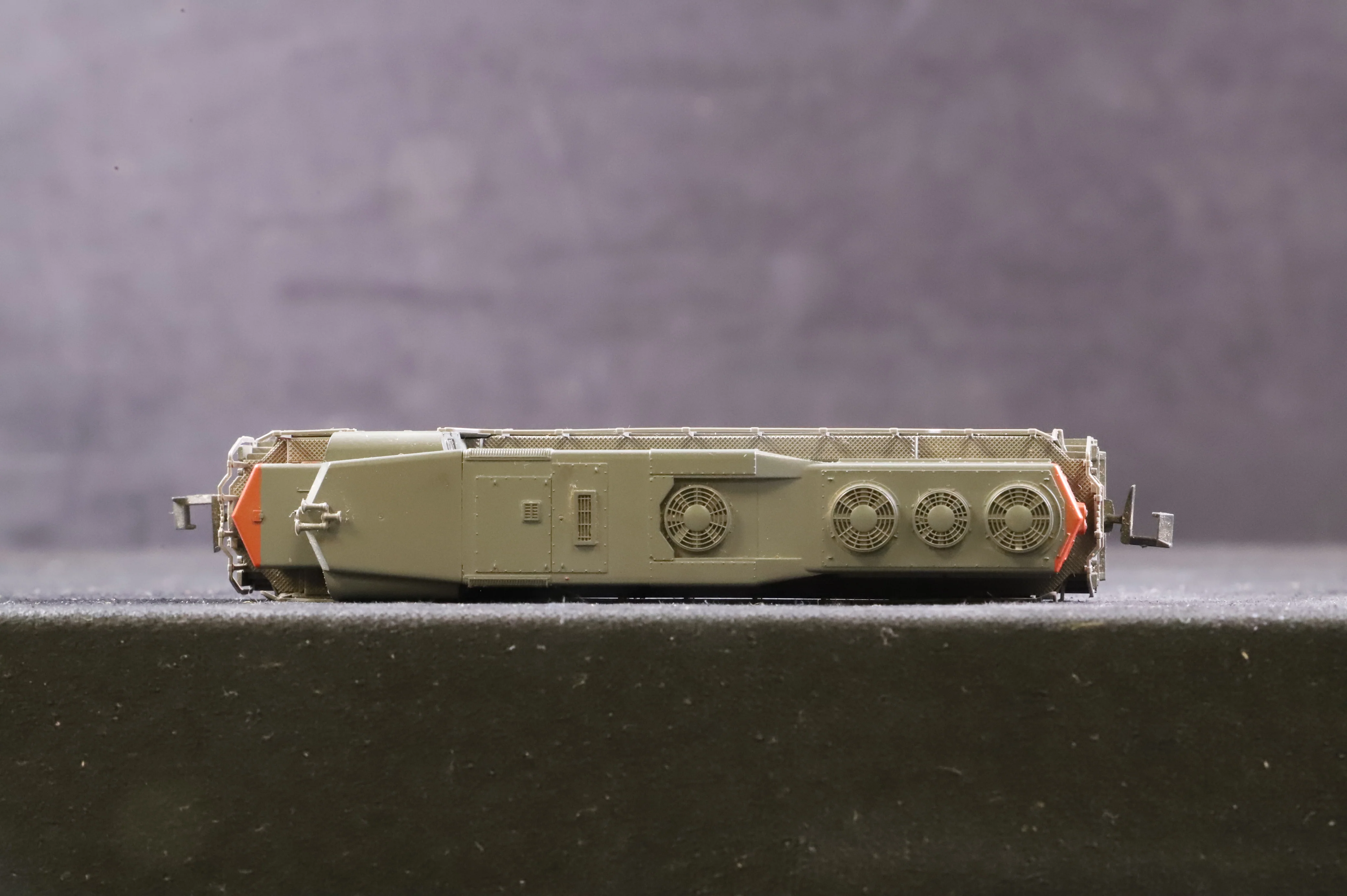 Atlas N Gauge 4709 EMD GP30 No.5017 in Southern Pacific Livery - Image 3