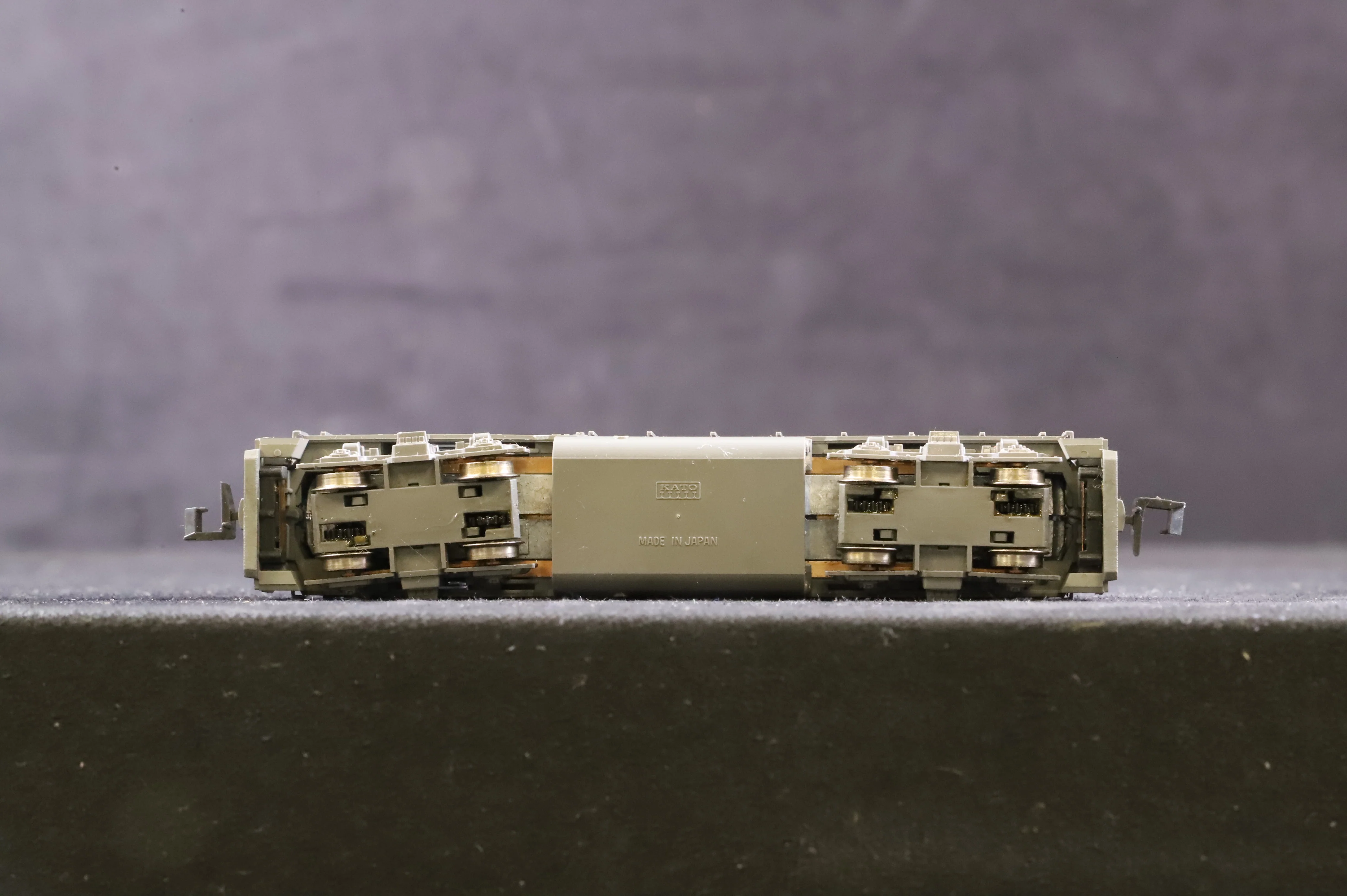 Atlas N Gauge 4709 EMD GP30 No.5017 in Southern Pacific Livery - Image 4