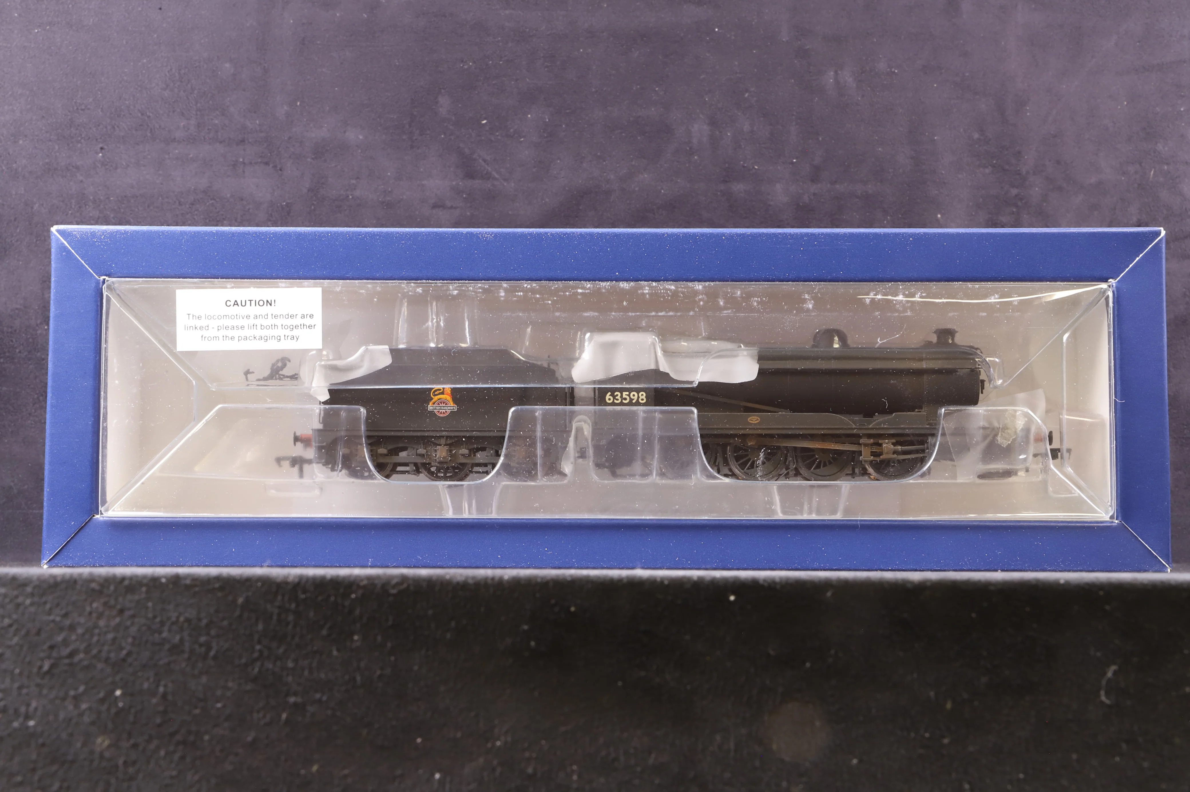Bachmann OO 31-004 Robinson O4 63598 in BR Black with Early Crests - Weathered - Image 2
