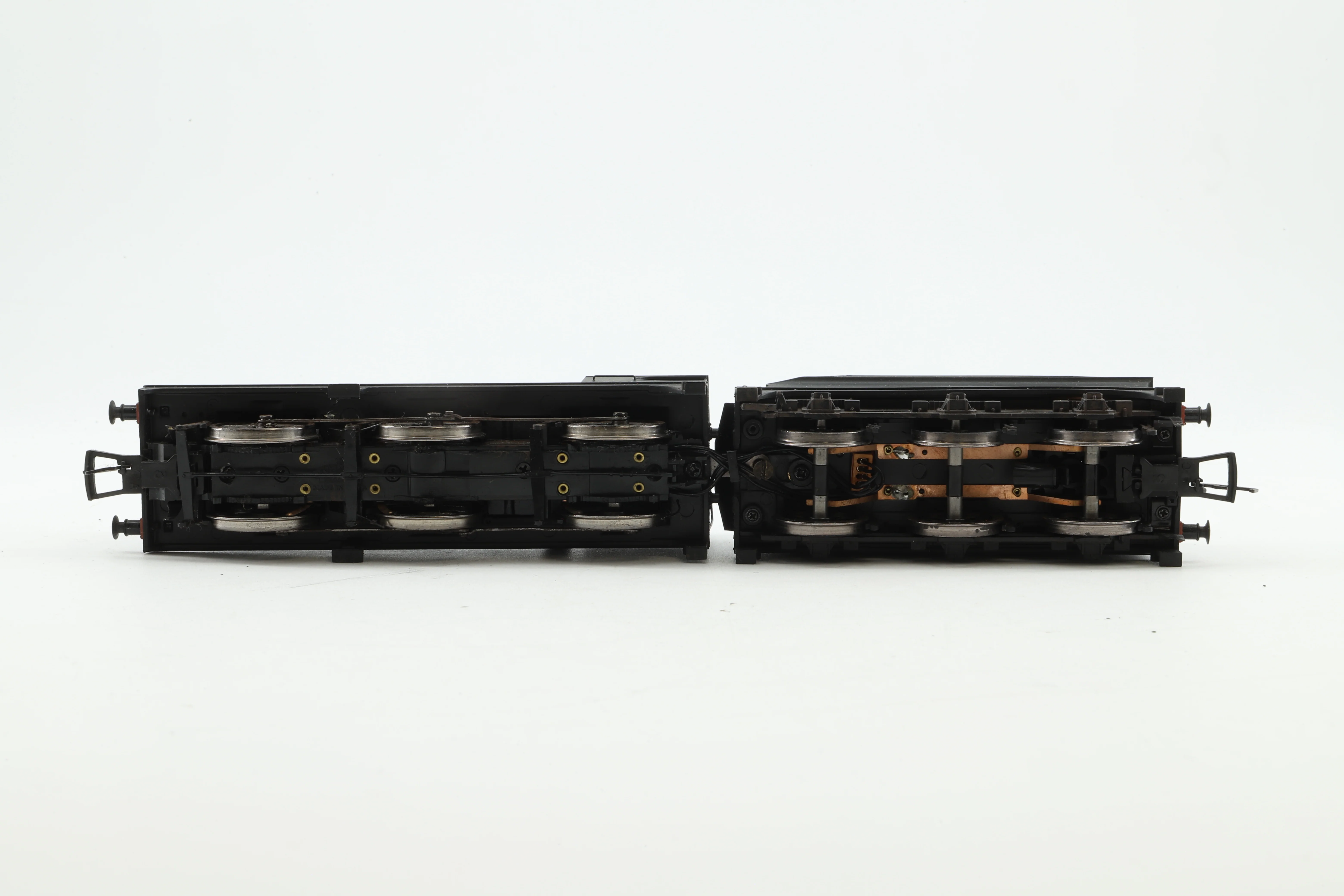 Bachmann OO 31-318 Class J11 '64300' BR Late Crest, Re-Numbered & Crested, Weathered, DCC Sound - Image 4