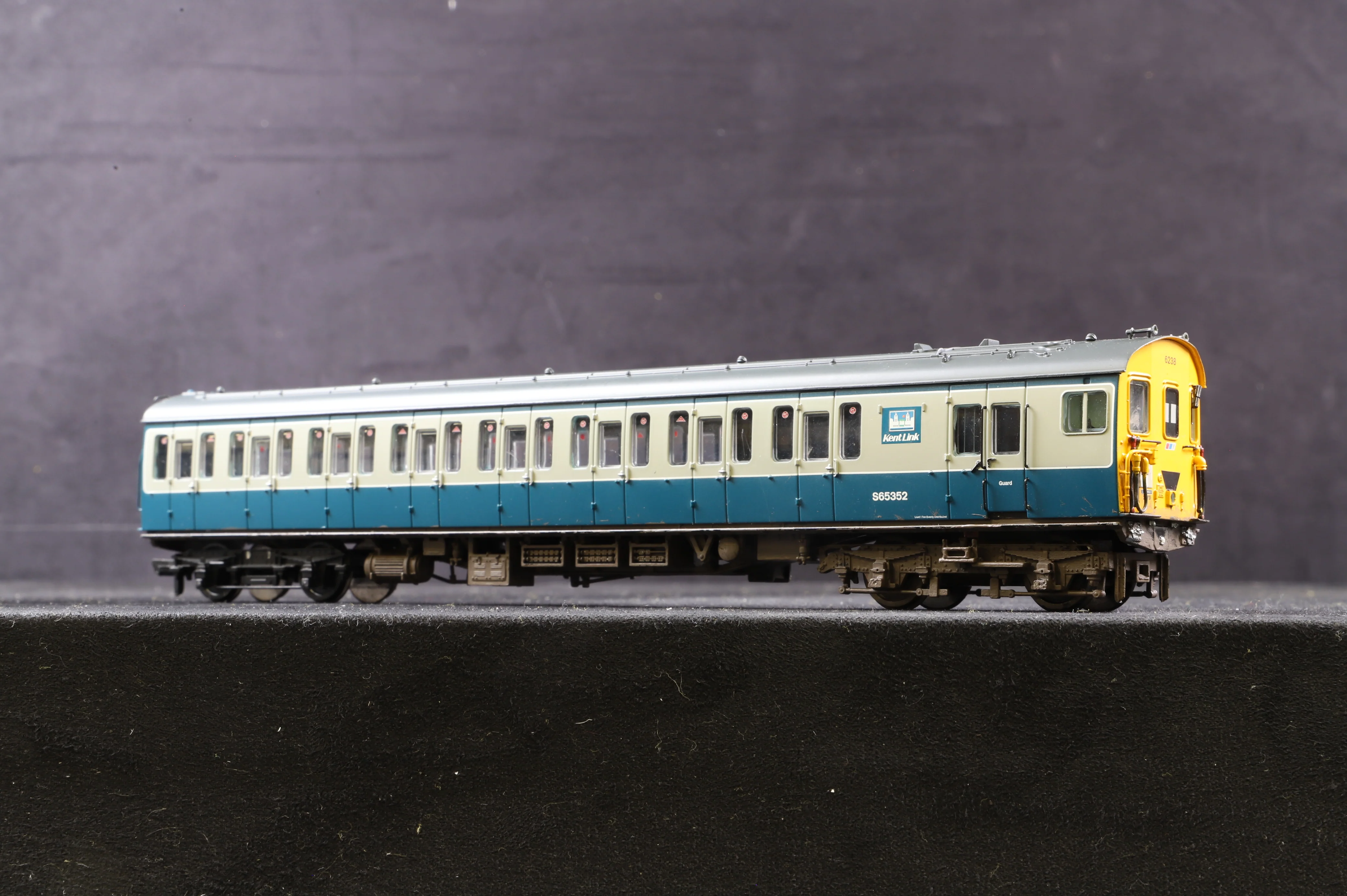 Bachmann OO 31-377 Class 416 2EPB 2 Car EMU No.6238 in BR/NSE Blue/Grey Livery - Weathered - Image 2