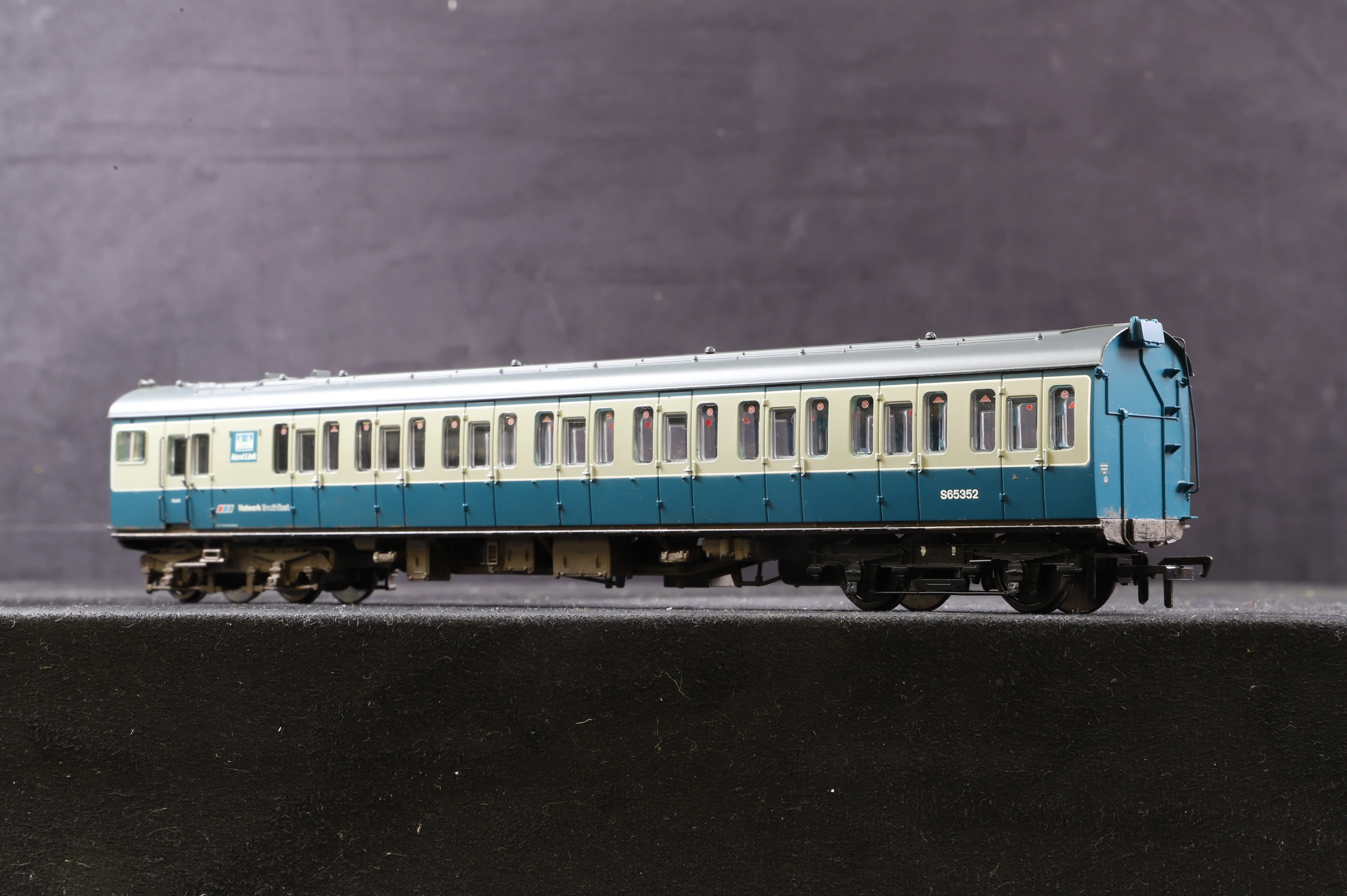 Bachmann OO 31-377 Class 416 2EPB 2 Car EMU No.6238 in BR/NSE Blue/Grey Livery - Weathered - Image 3