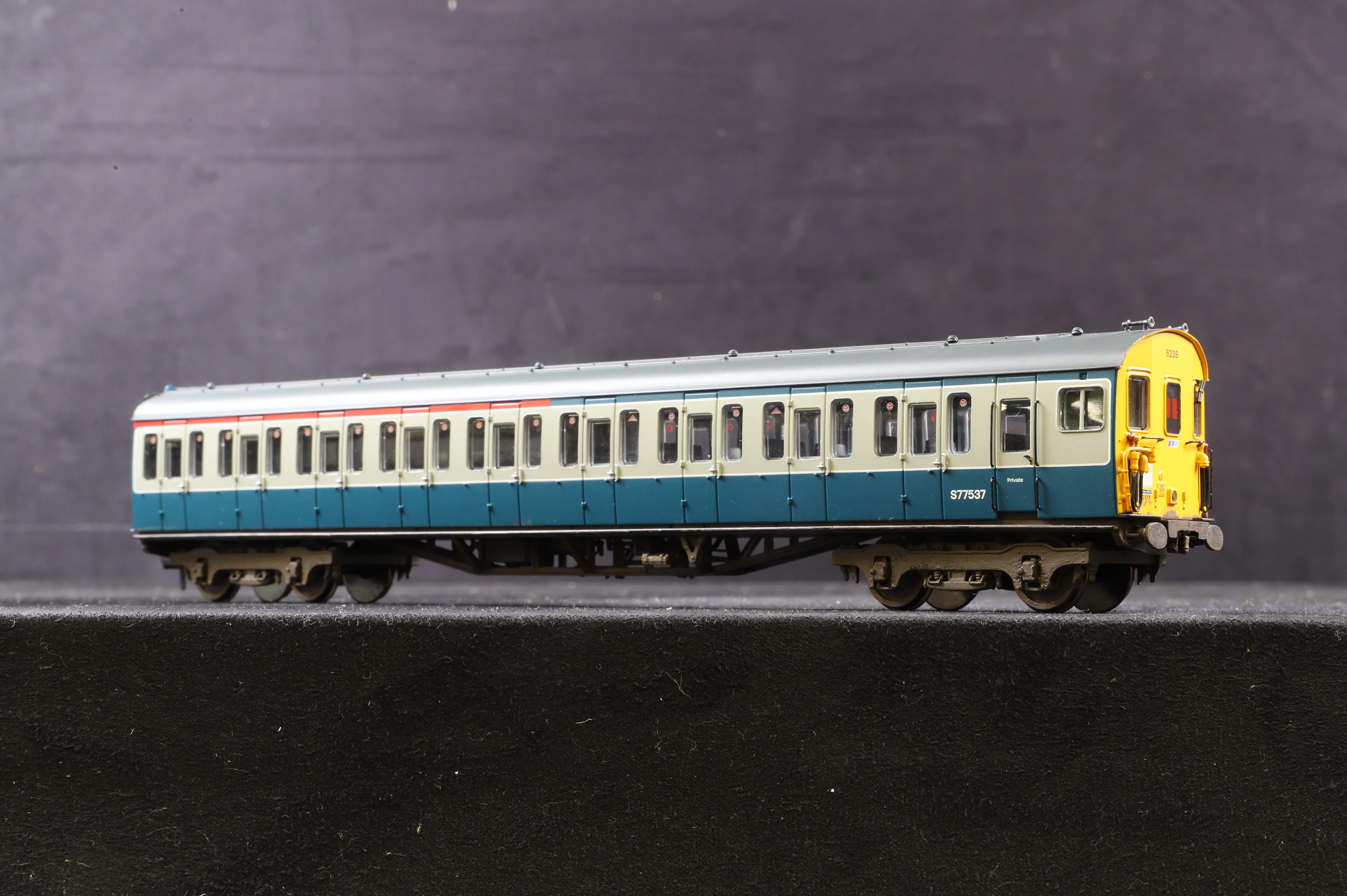 Bachmann OO 31-377 Class 416 2EPB 2 Car EMU No.6238 in BR/NSE Blue/Grey Livery - Weathered - Image 5