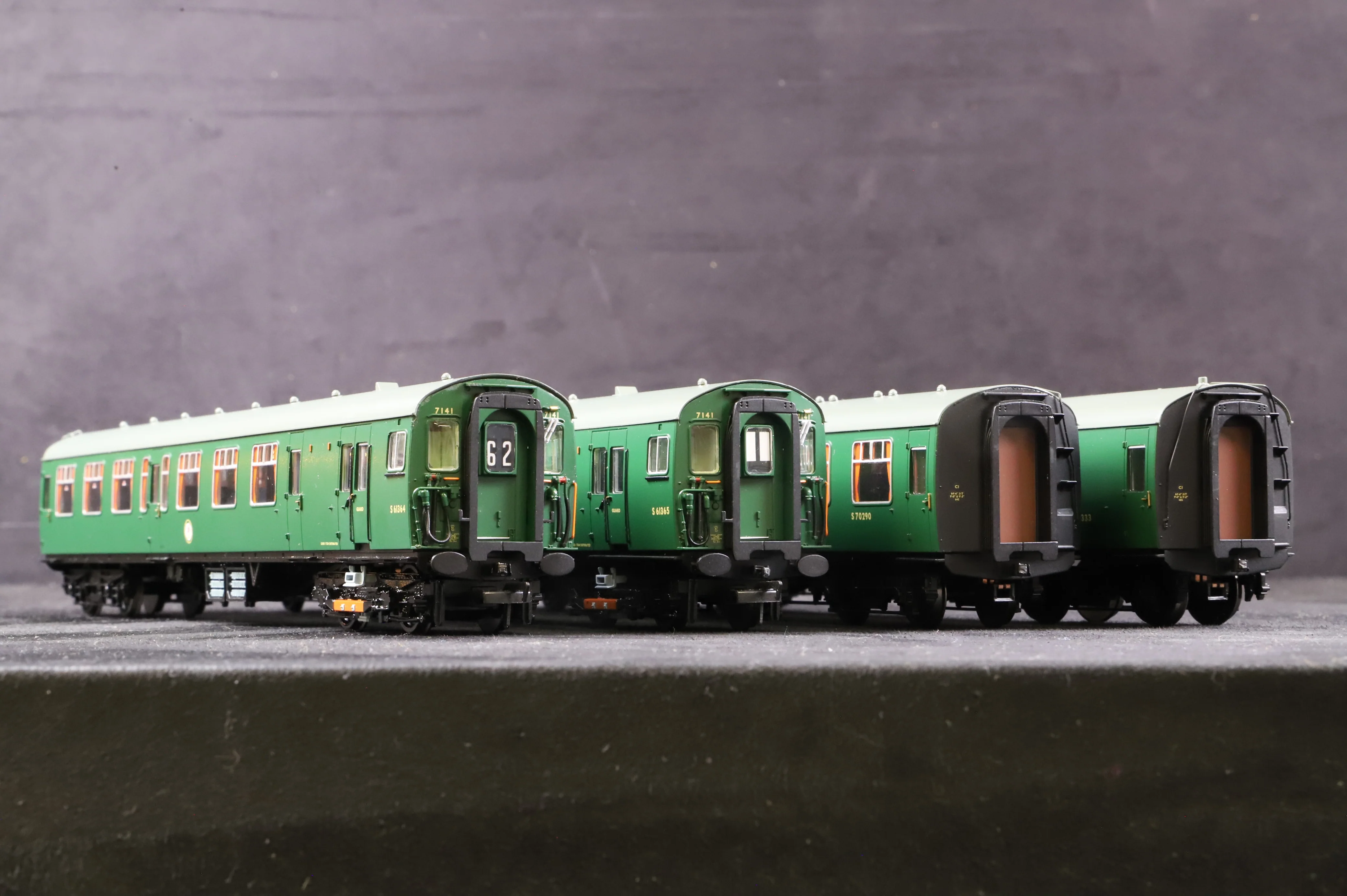 Bachmann OO 31-425A 4CEP EMU '7141' Late SR Multiple Unit Green