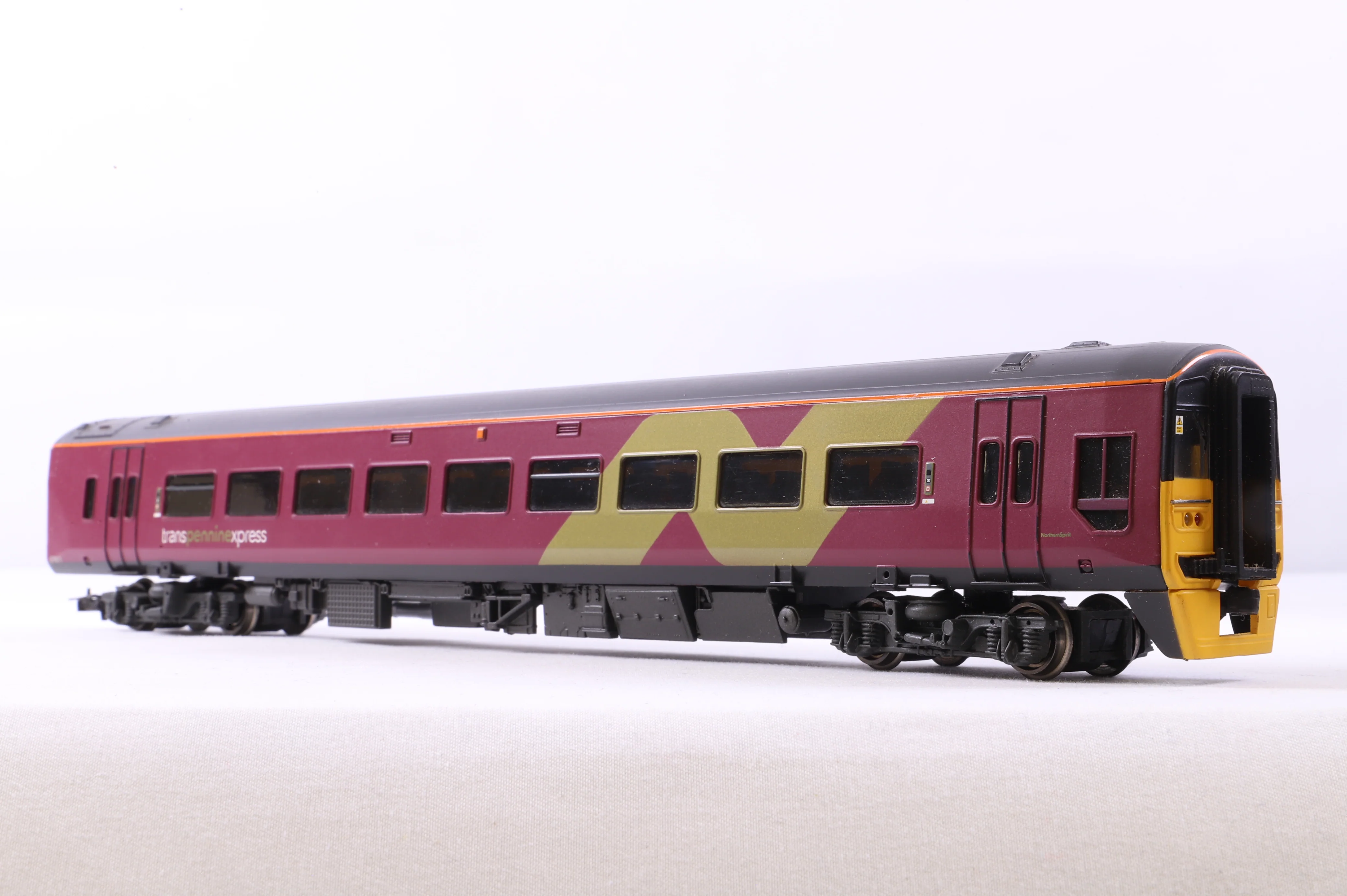 Bachmann OO 31-513 Class 158 3 Car DMU Northern Spirit - Image 4