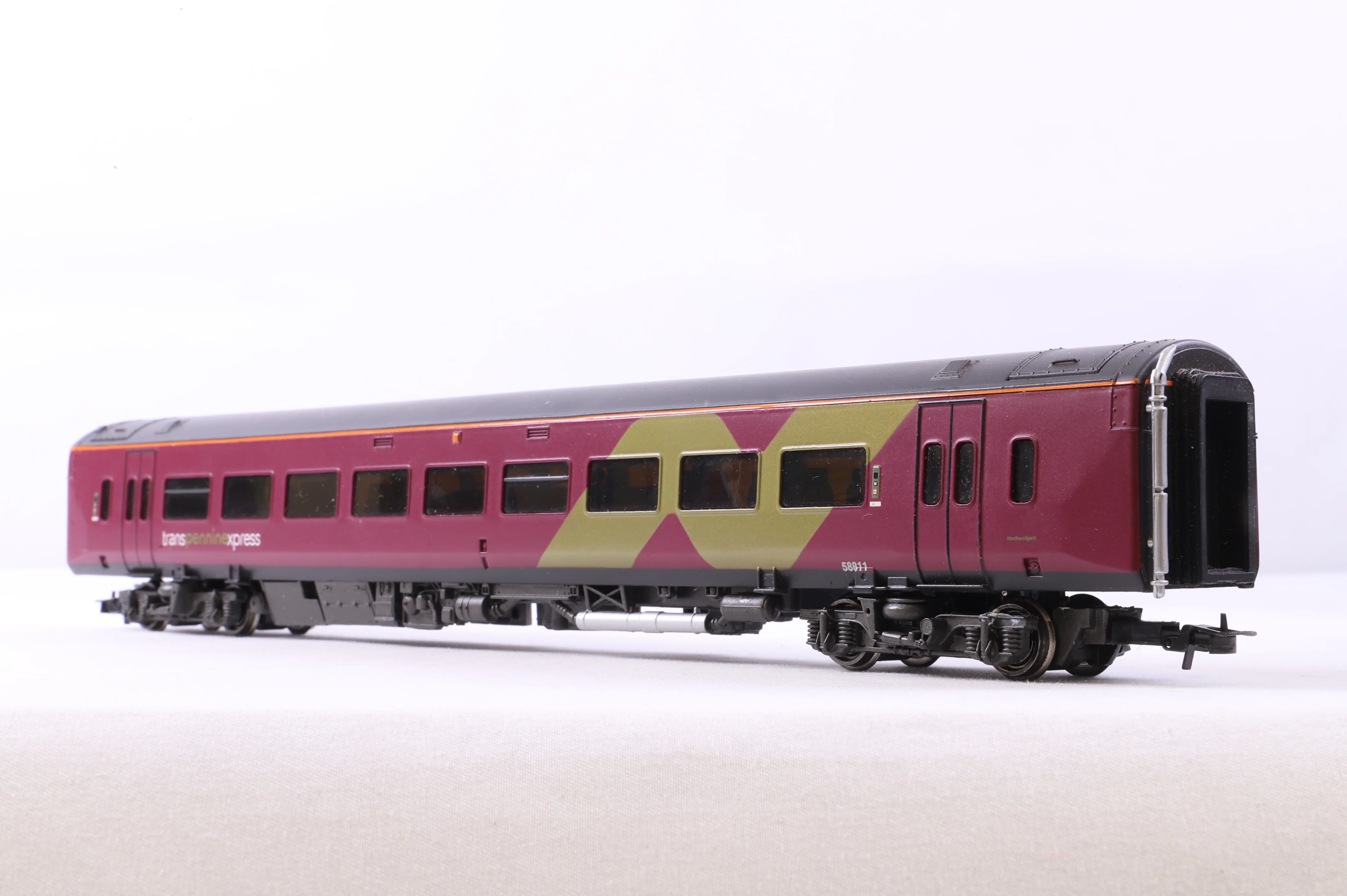 Bachmann OO 31-513 Class 158 3 Car DMU Northern Spirit - Image 6