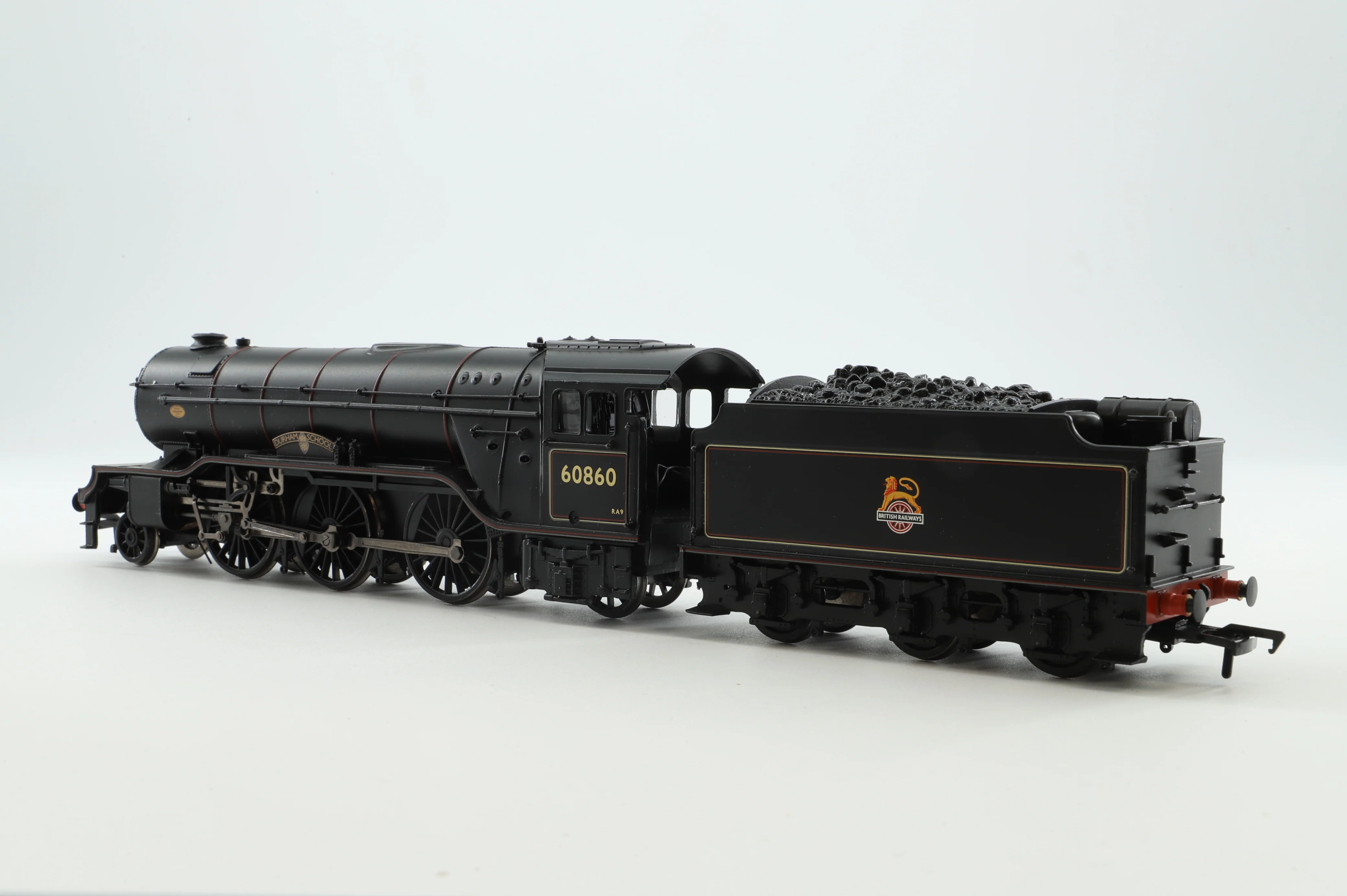 Bachmann OO 31-564 Class V2 '60860' 'Durham School' BR Black E/Emblem, DCC Sound - Image 2