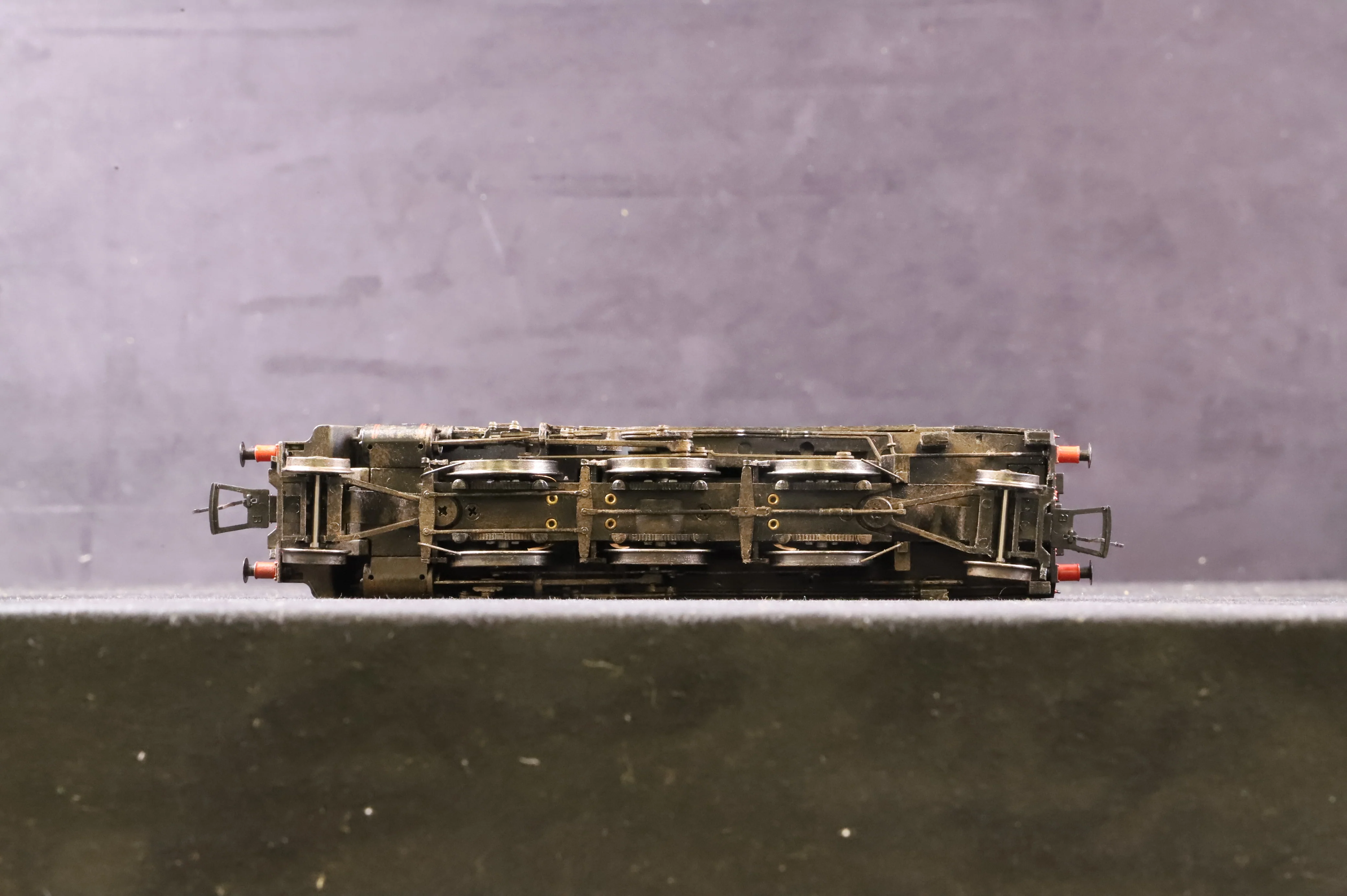 Bachmann OO 31-977 Standard 3MT 82016 in Lined BR Black w/ Early Crests - Weathered - Image 4