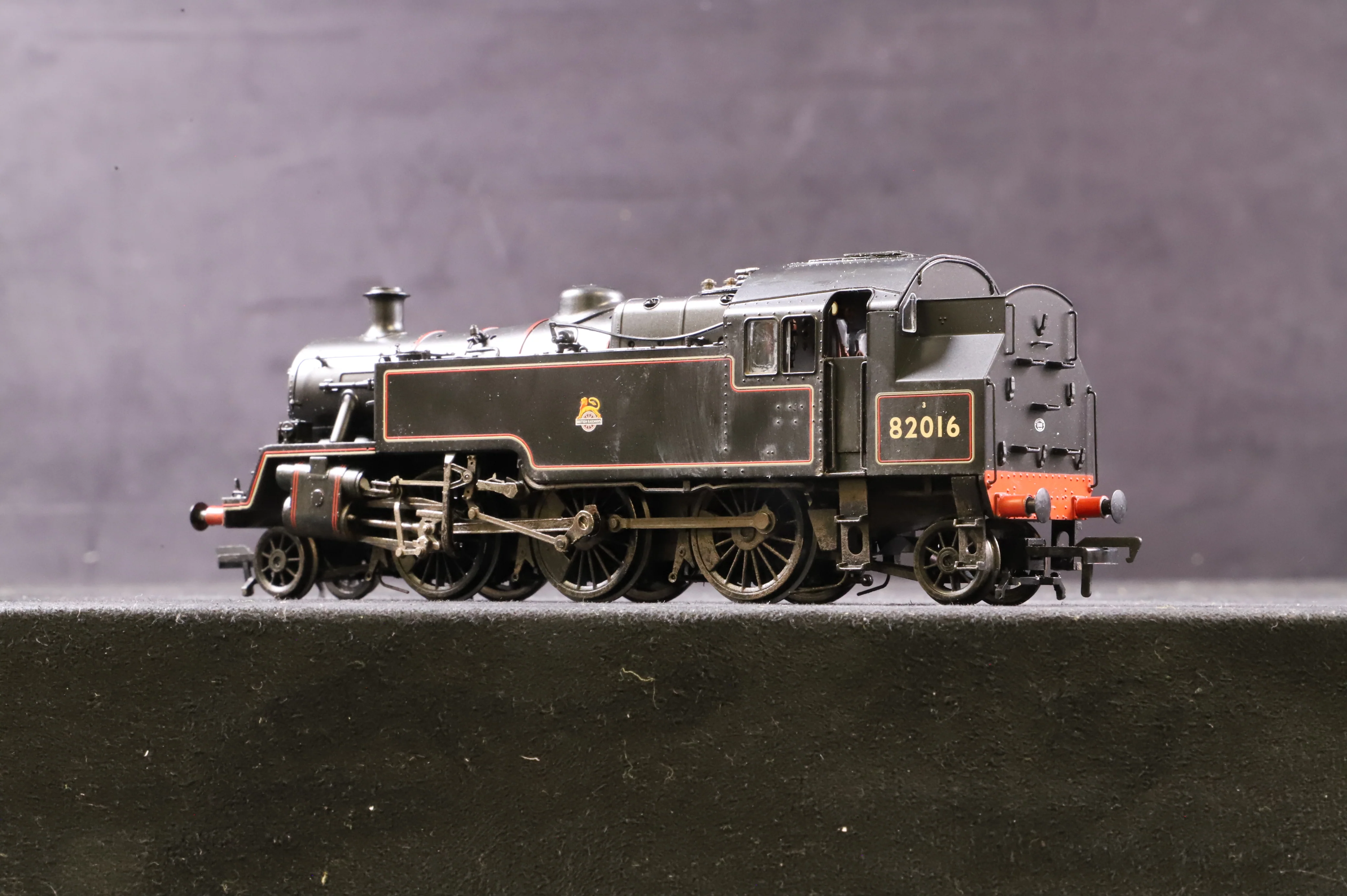 Bachmann OO 31-977 Standard 3MT 82016 in Lined BR Black w/ Early Crests - Weathered - Image 5