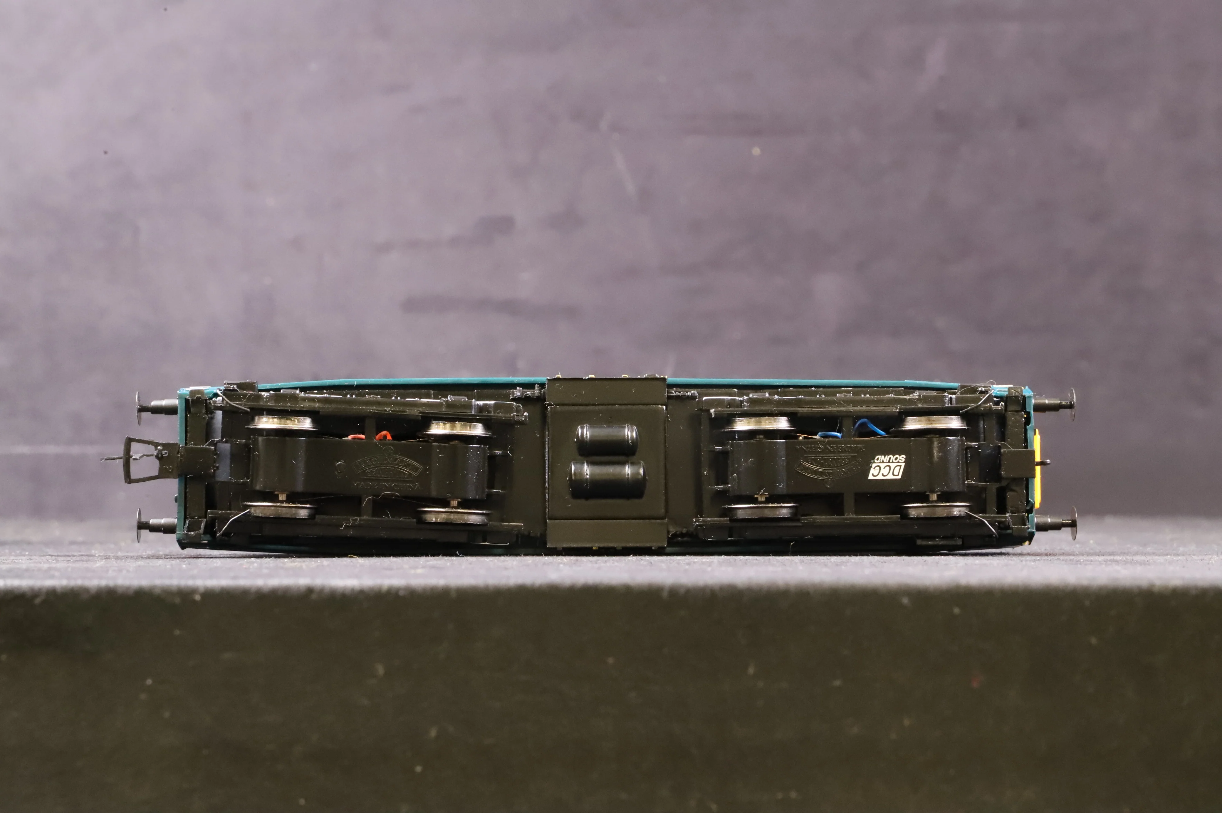 Bachmann OO 32-043DS Class 20 Diesel BR Blue w/Indicator Boxes, DCC Sound - Image 4