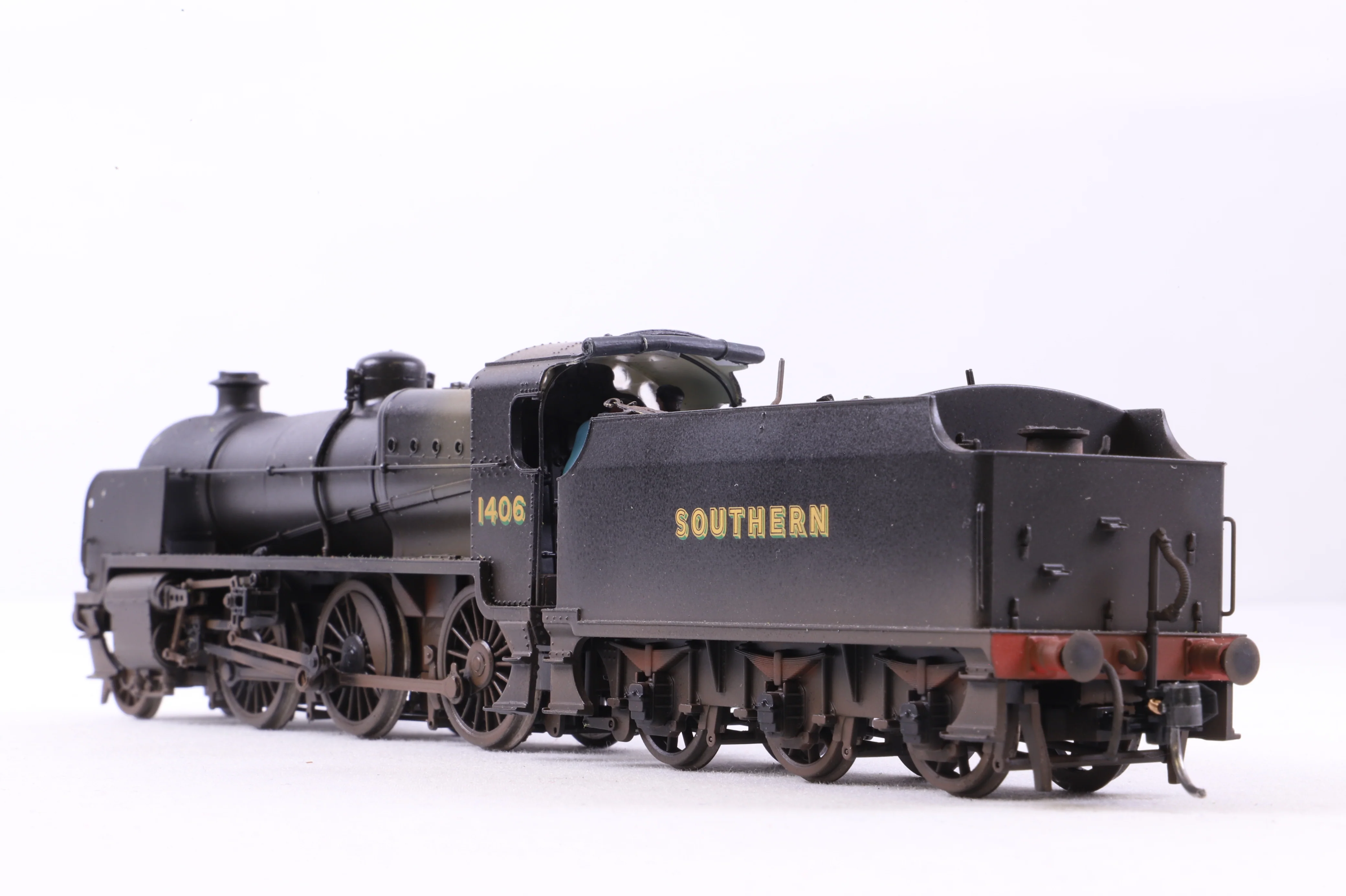 Bachmann OO 32-166 N Class No.1406 in SR Black w/ Sunshine Lettering - DCC Sound & TMC Weathered - Image 5
