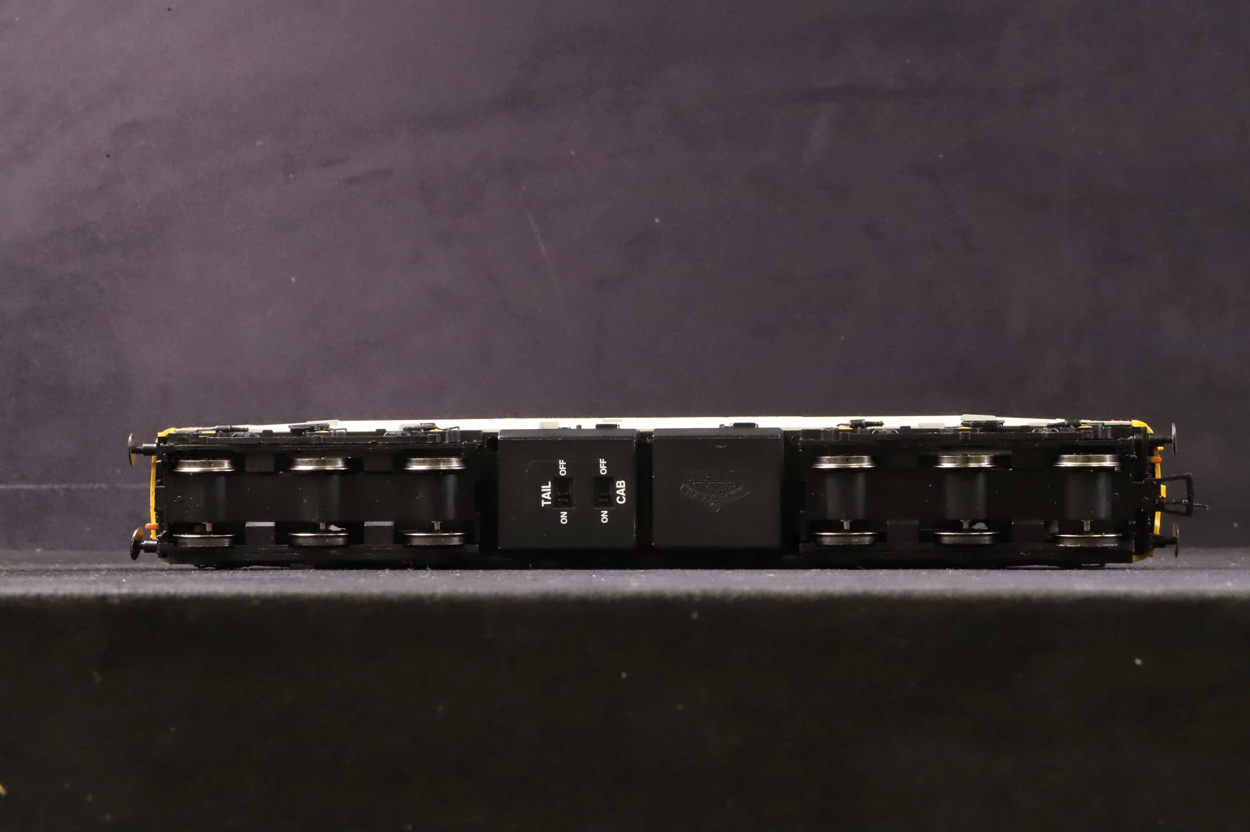 Bachmann OO 32-386 Class 37/5 37514 in BR Railfreight Grey Metals Livery - Image 3
