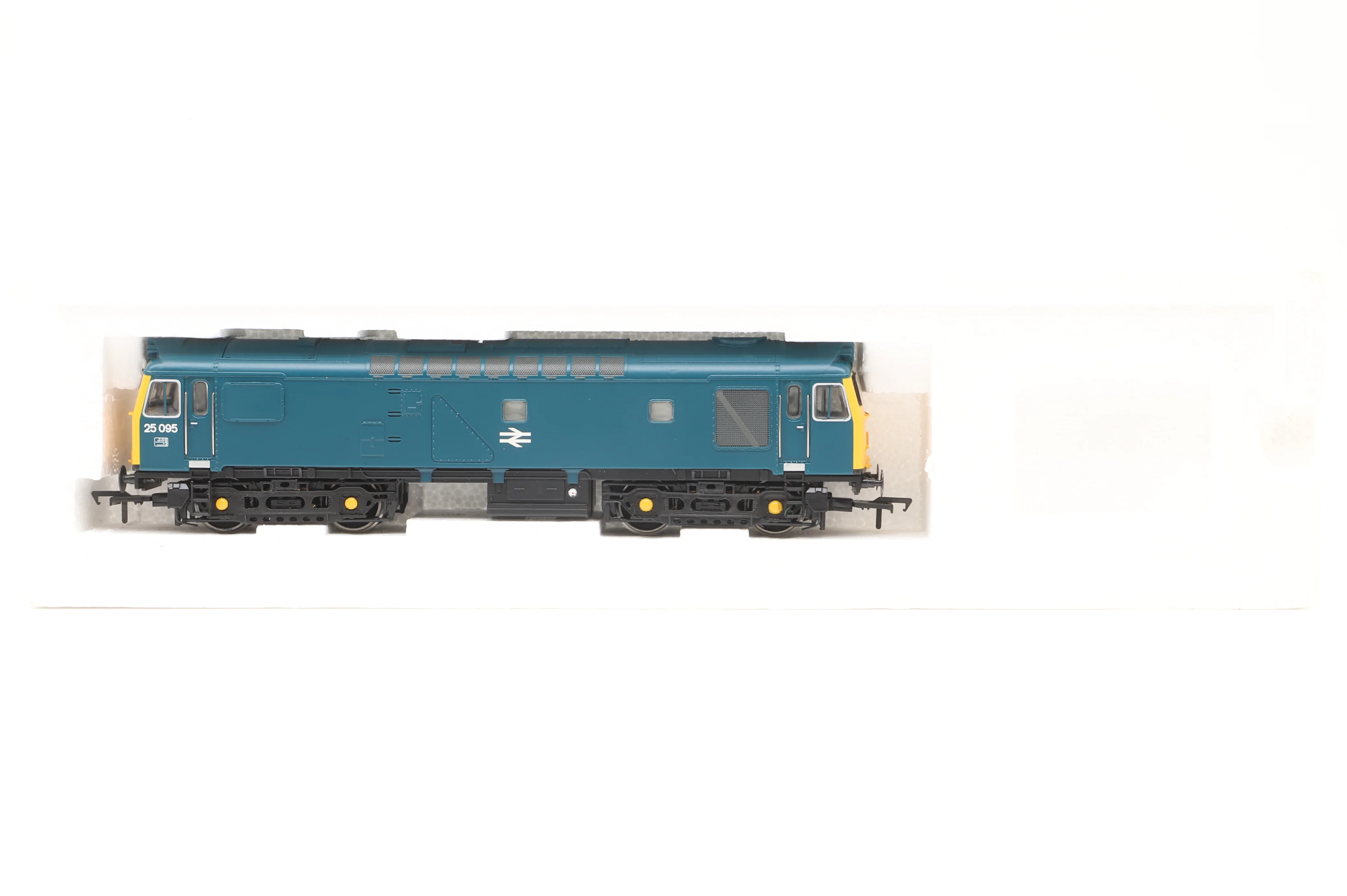 Bachmann OO 32-400DS Class 25/3 '25095' Diesel Locomotive BR Blue DCC Sound