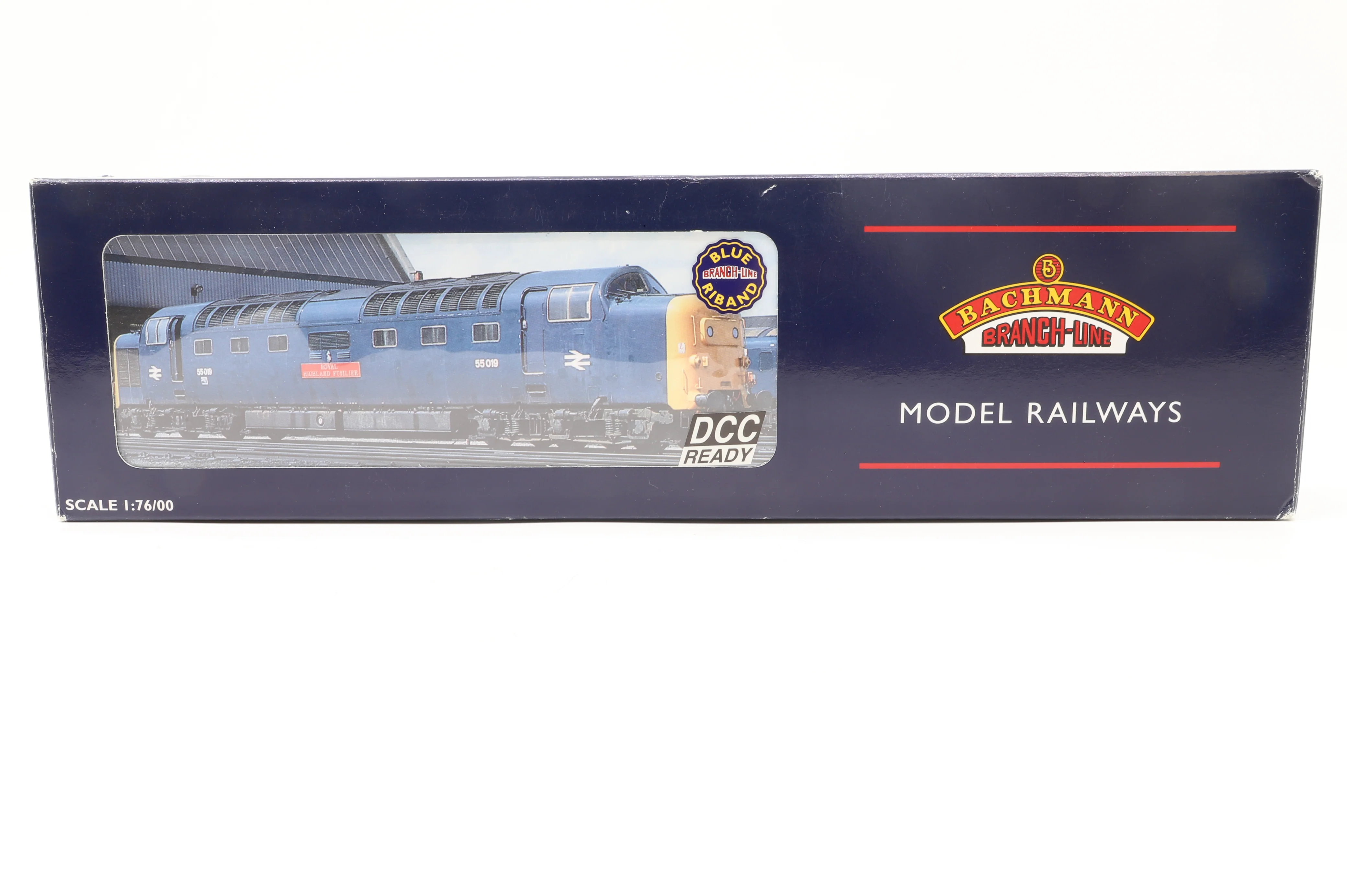 Bachmann OO 32-525UB Class 55 Deltic 'Meld' 'D9003' Two Tone Green - Image 6