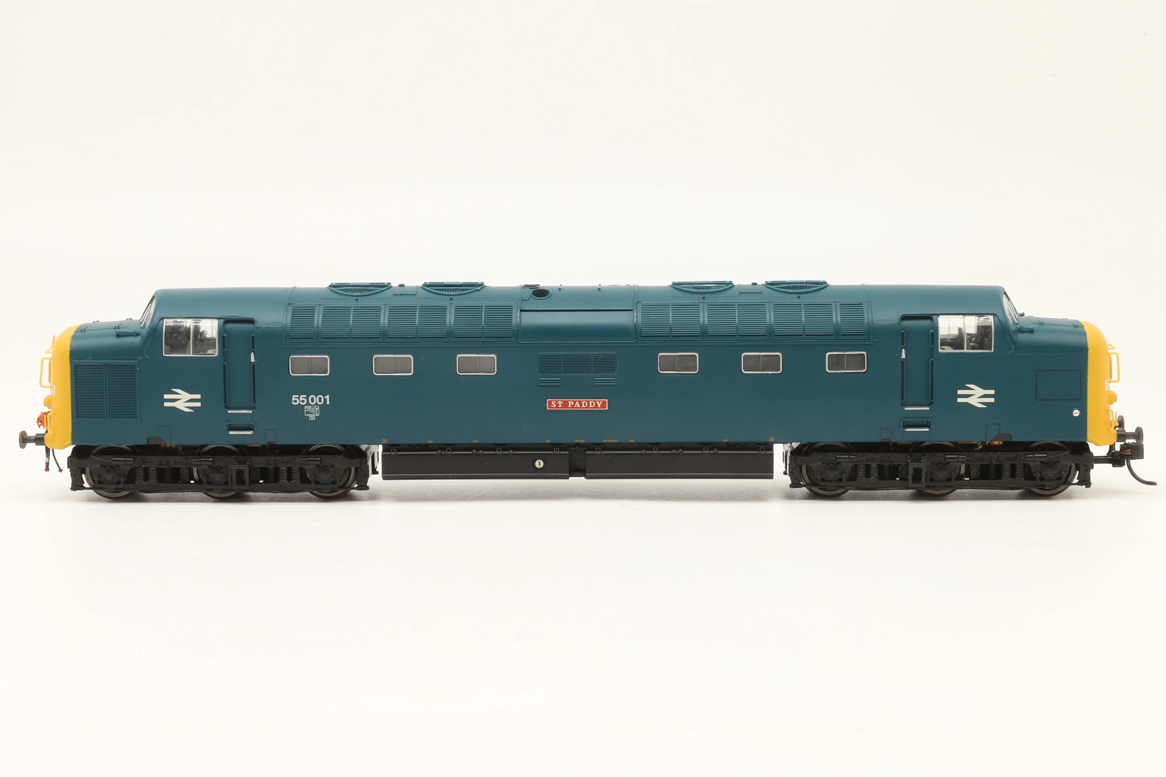 Bachmann OO 32-530DS Class 55 Deltic '55001' 'St. Paddy' BR Blue DCC Sound - Image 3