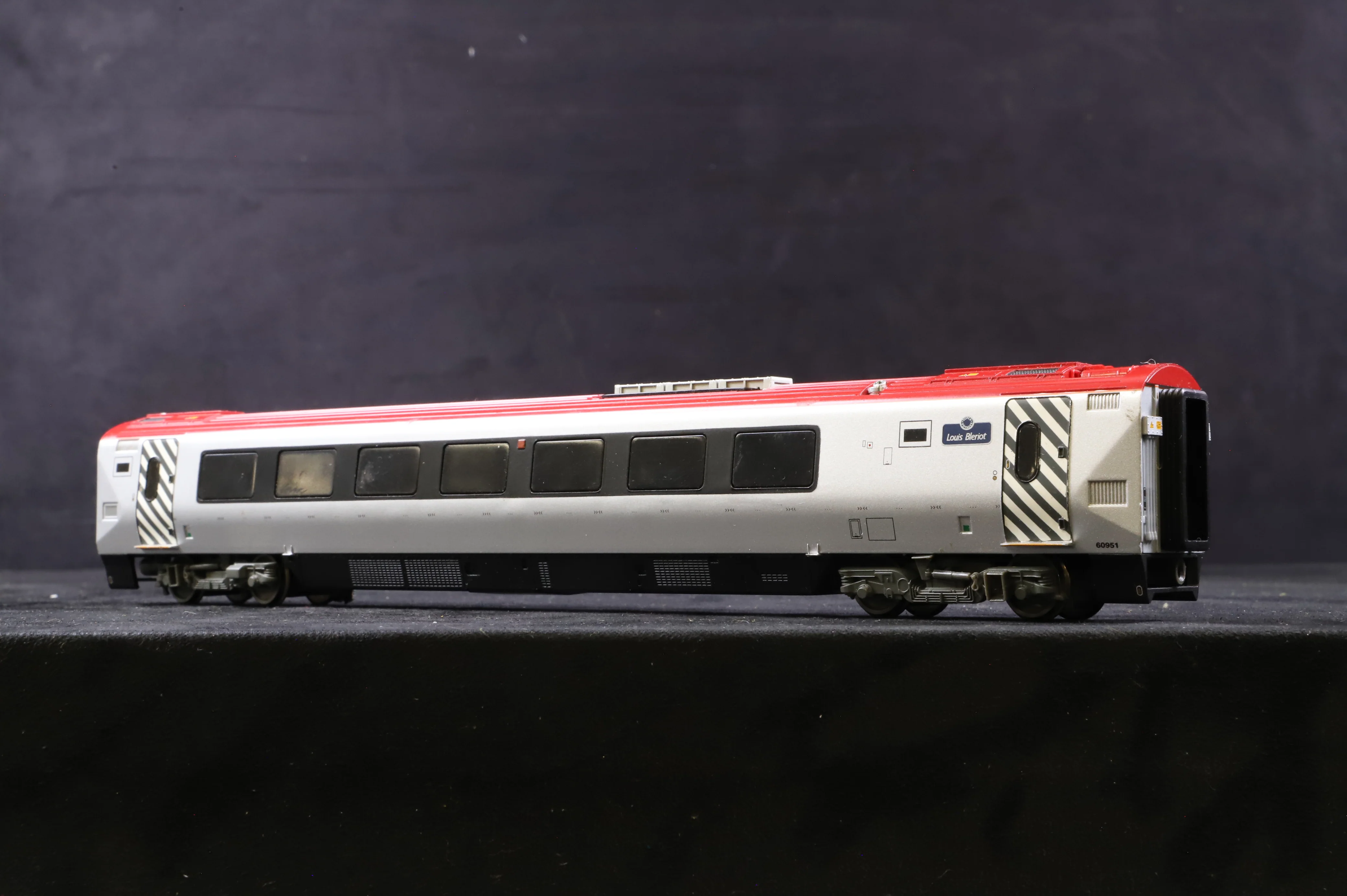 Bachmann OO 32-626 Class 221 Virgin Voyager '221 101' 5 Car Tilt - Image 11