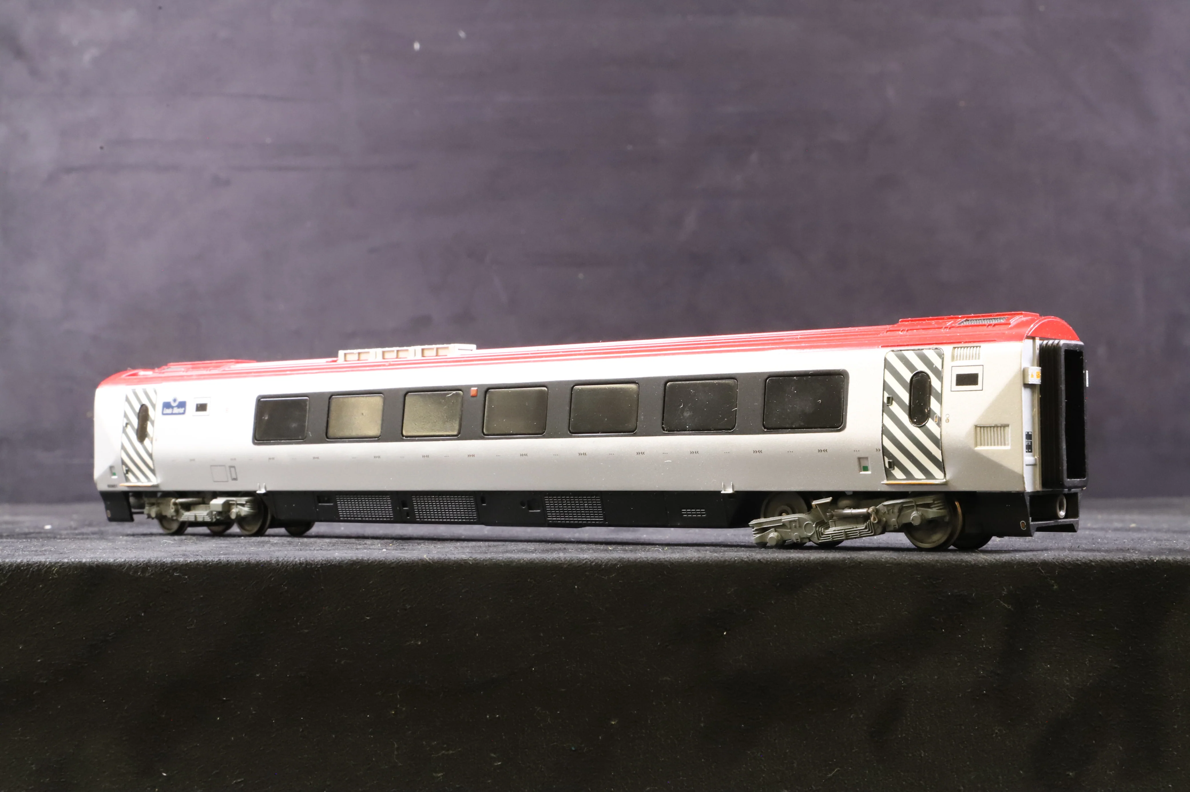Bachmann OO 32-626 Class 221 Virgin Voyager '221 101' 5 Car Tilt - Image 12