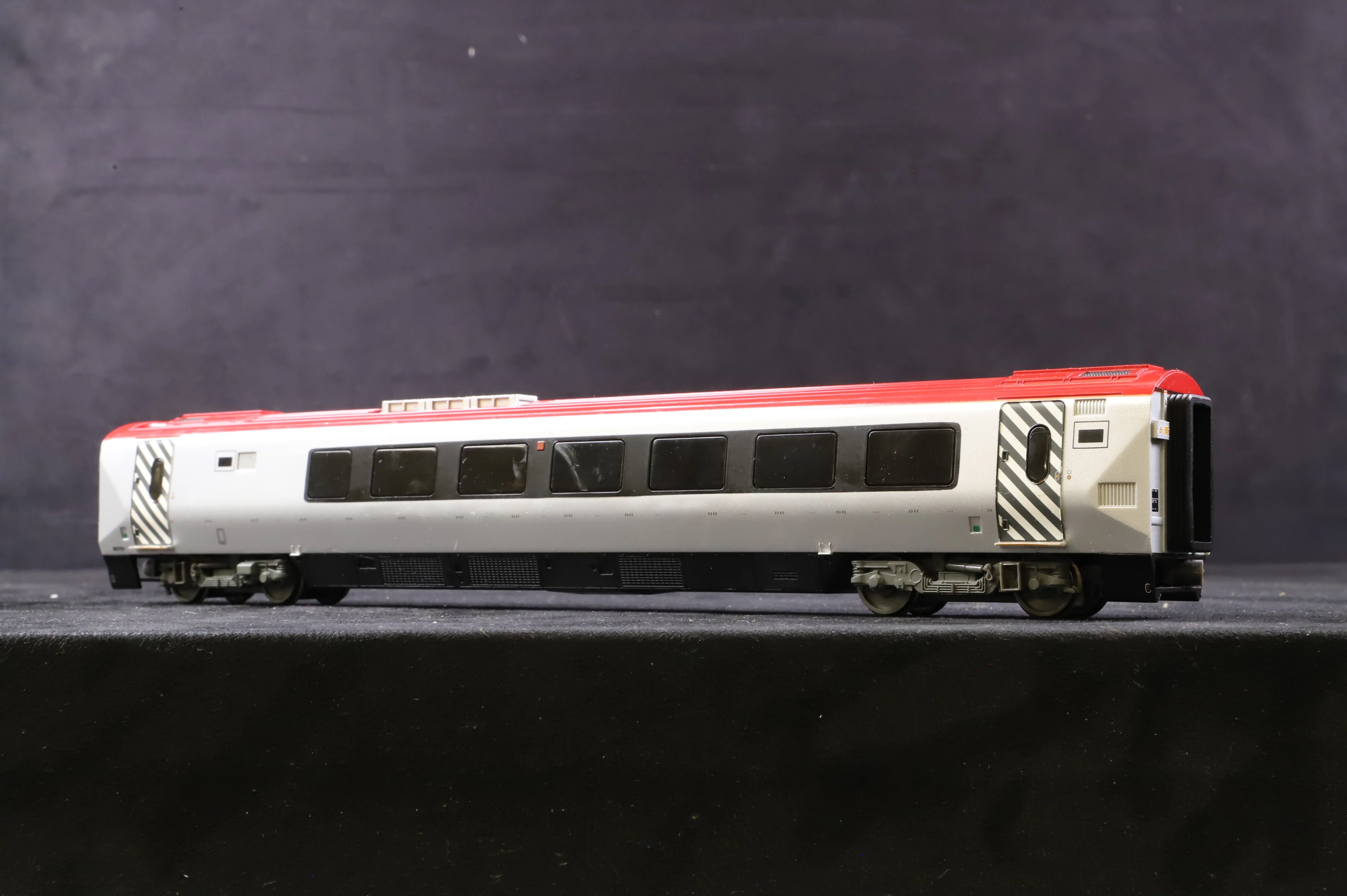 Bachmann OO 32-626 Class 221 Virgin Voyager '221 101' 5 Car Tilt - Image 14