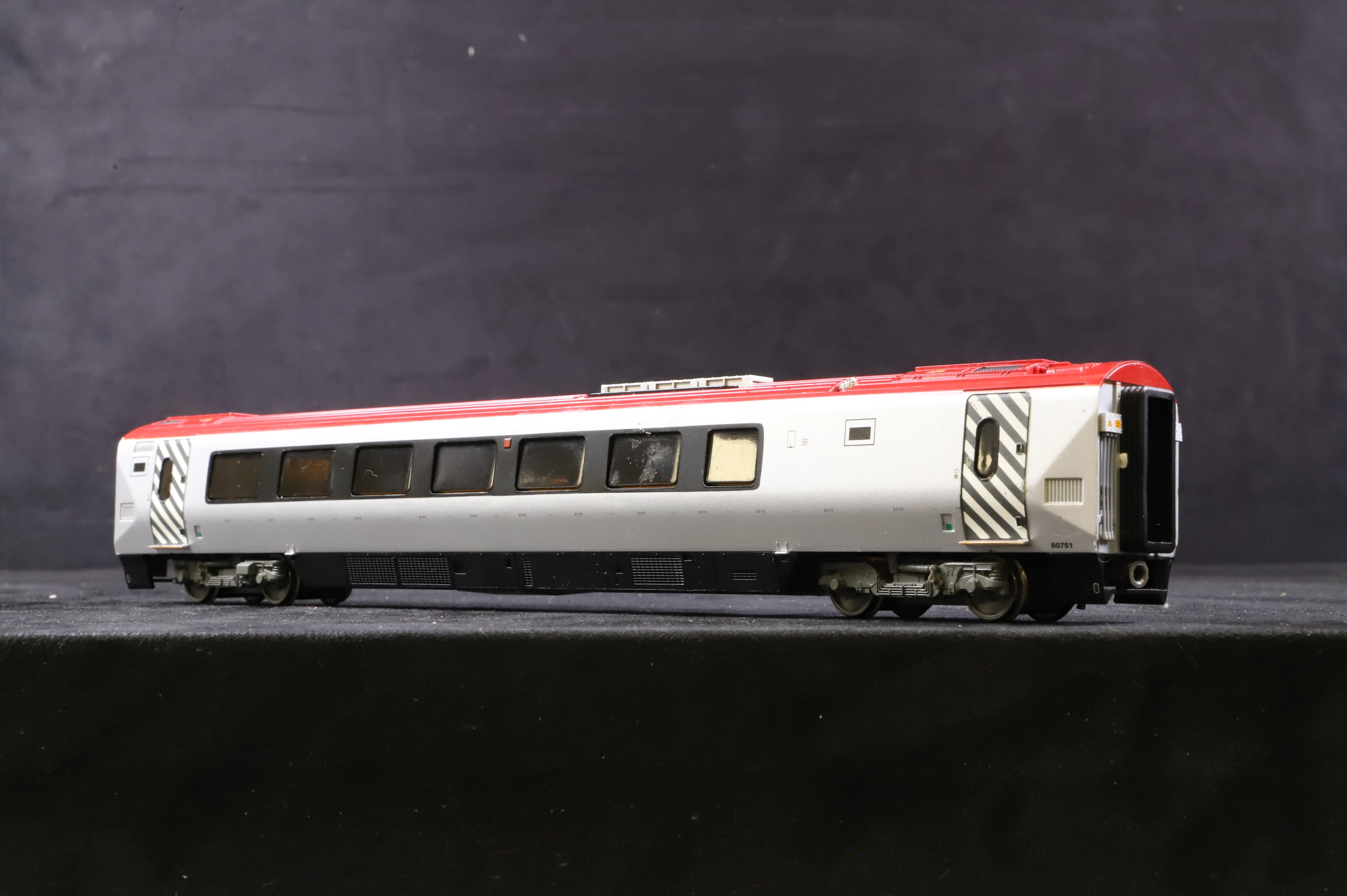 Bachmann OO 32-626 Class 221 Virgin Voyager '221 101' 5 Car Tilt - Image 15