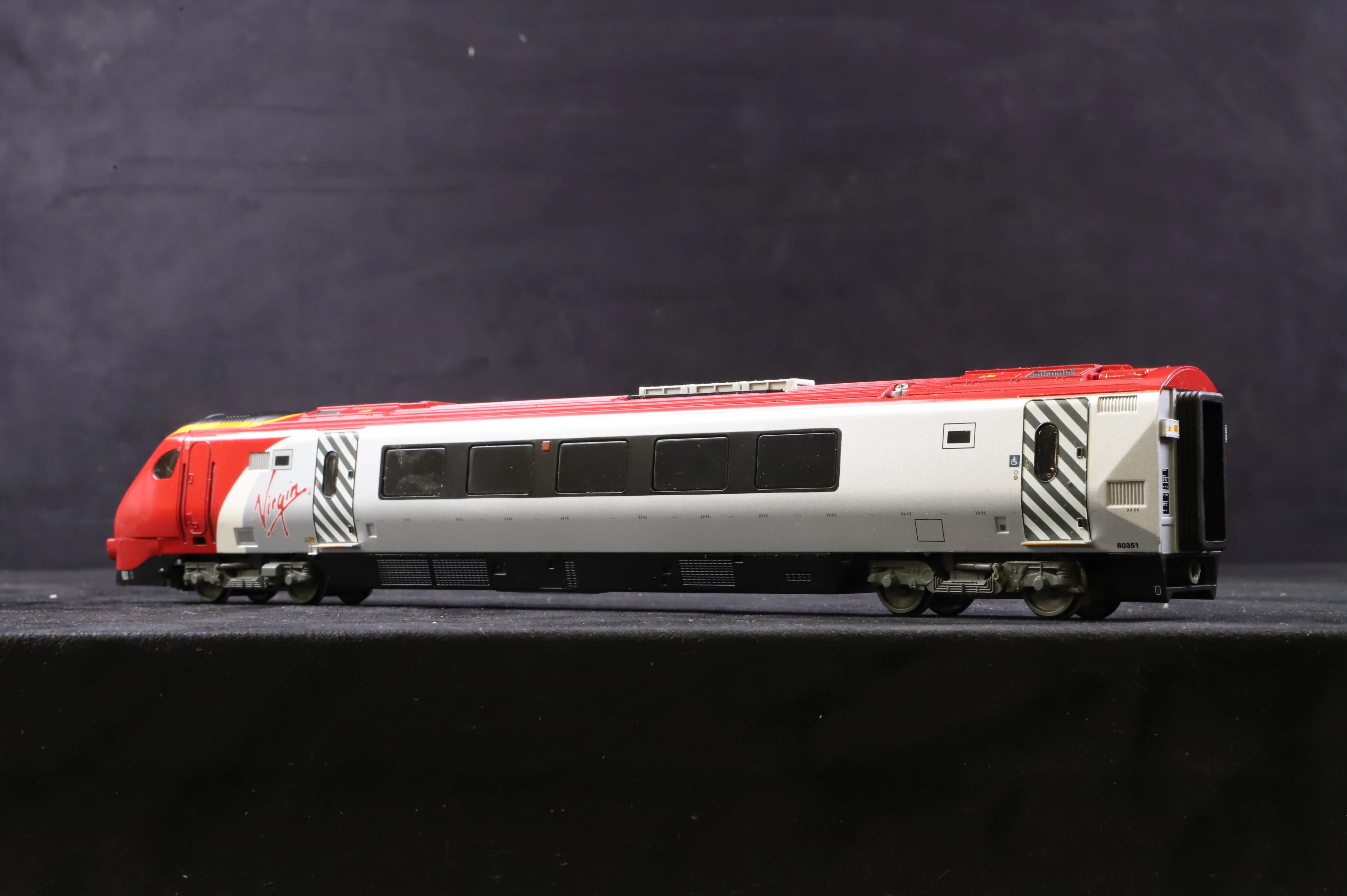 Bachmann OO 32-626 Class 221 Virgin Voyager '221 101' 5 Car Tilt - Image 3