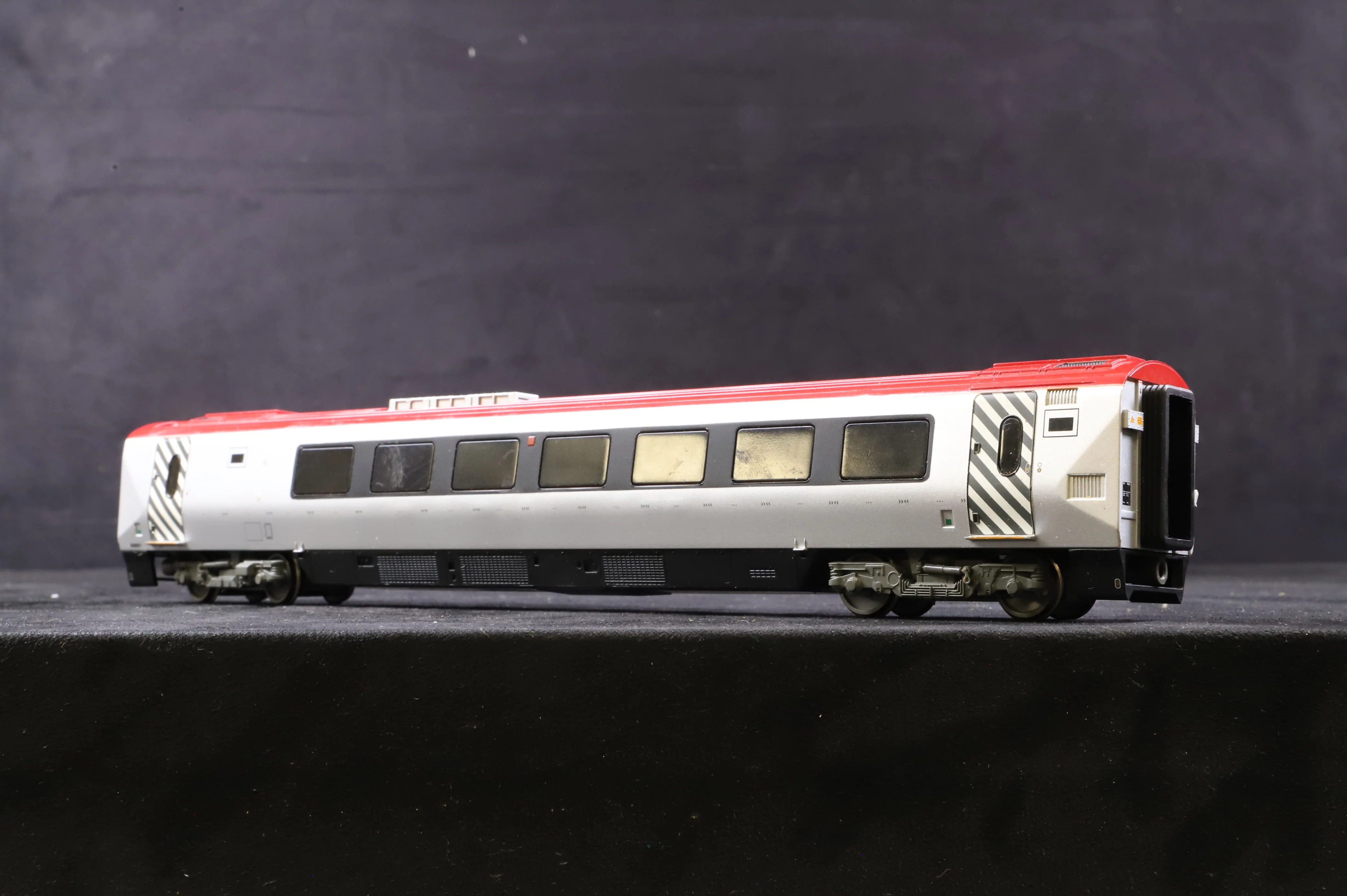 Bachmann OO 32-626 Class 221 Virgin Voyager '221 101' 5 Car Tilt - Image 5