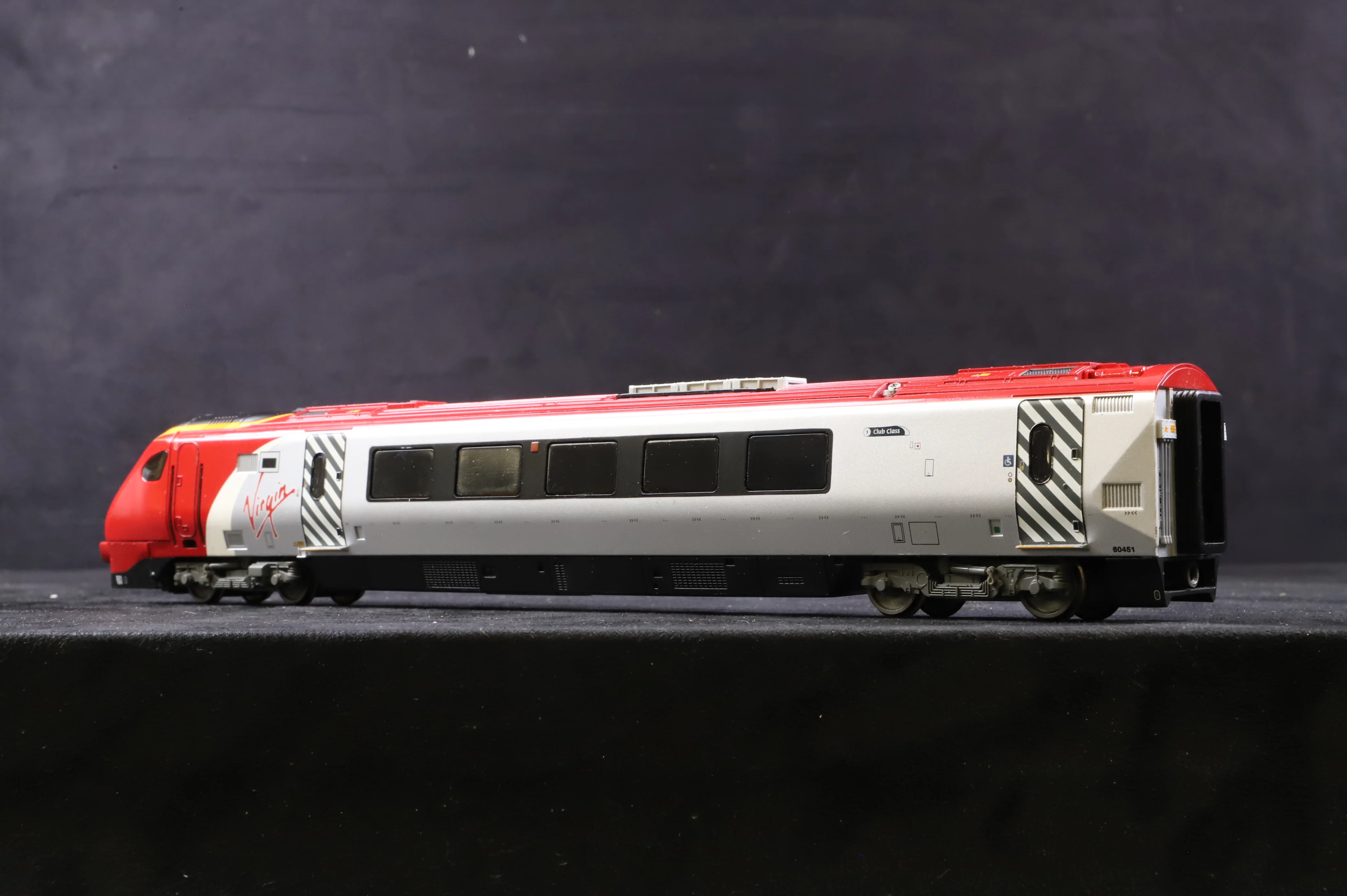 Bachmann OO 32-626 Class 221 Virgin Voyager '221 101' 5 Car Tilt - Image 9