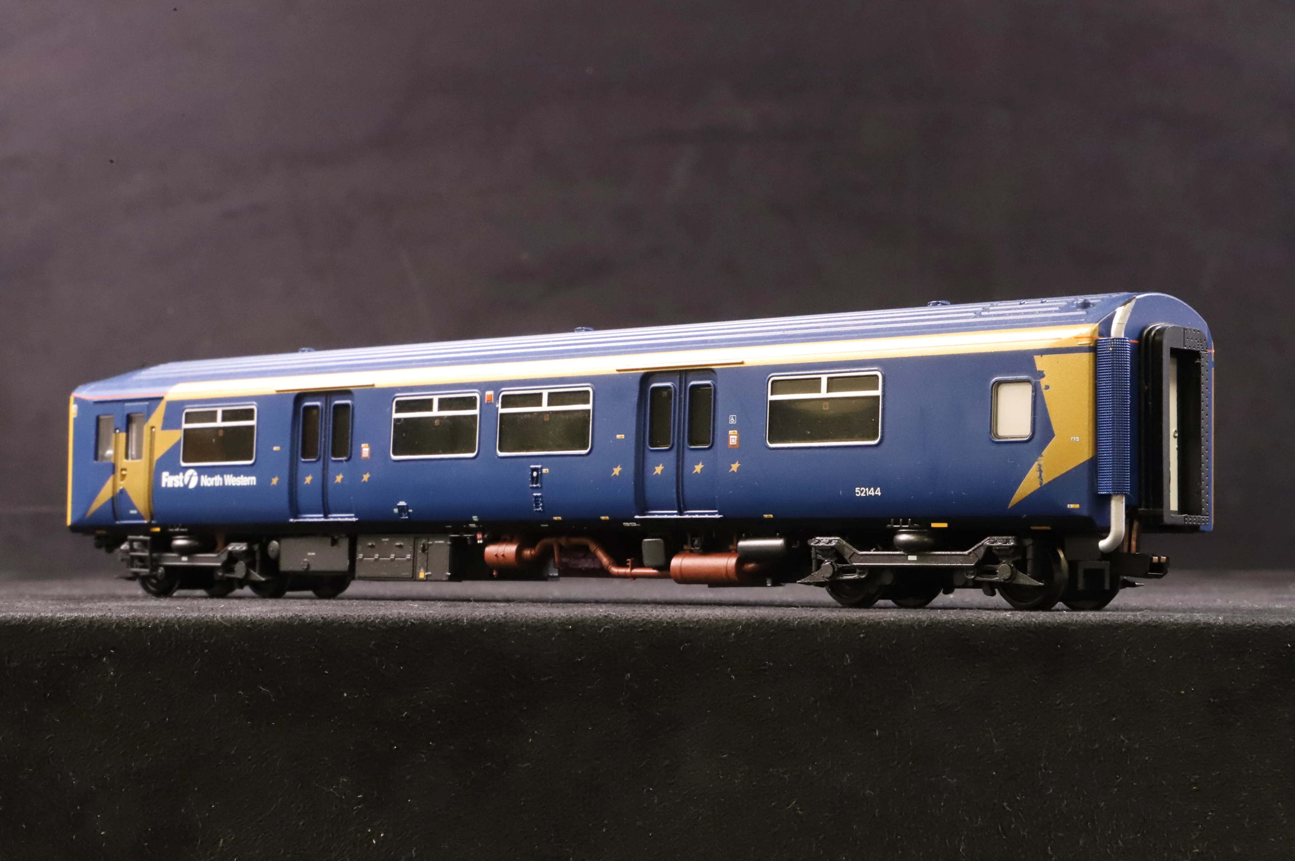 Bachmann OO 32-925 Class 150/1 2 Car DMU in First North Western Livery - Image 3