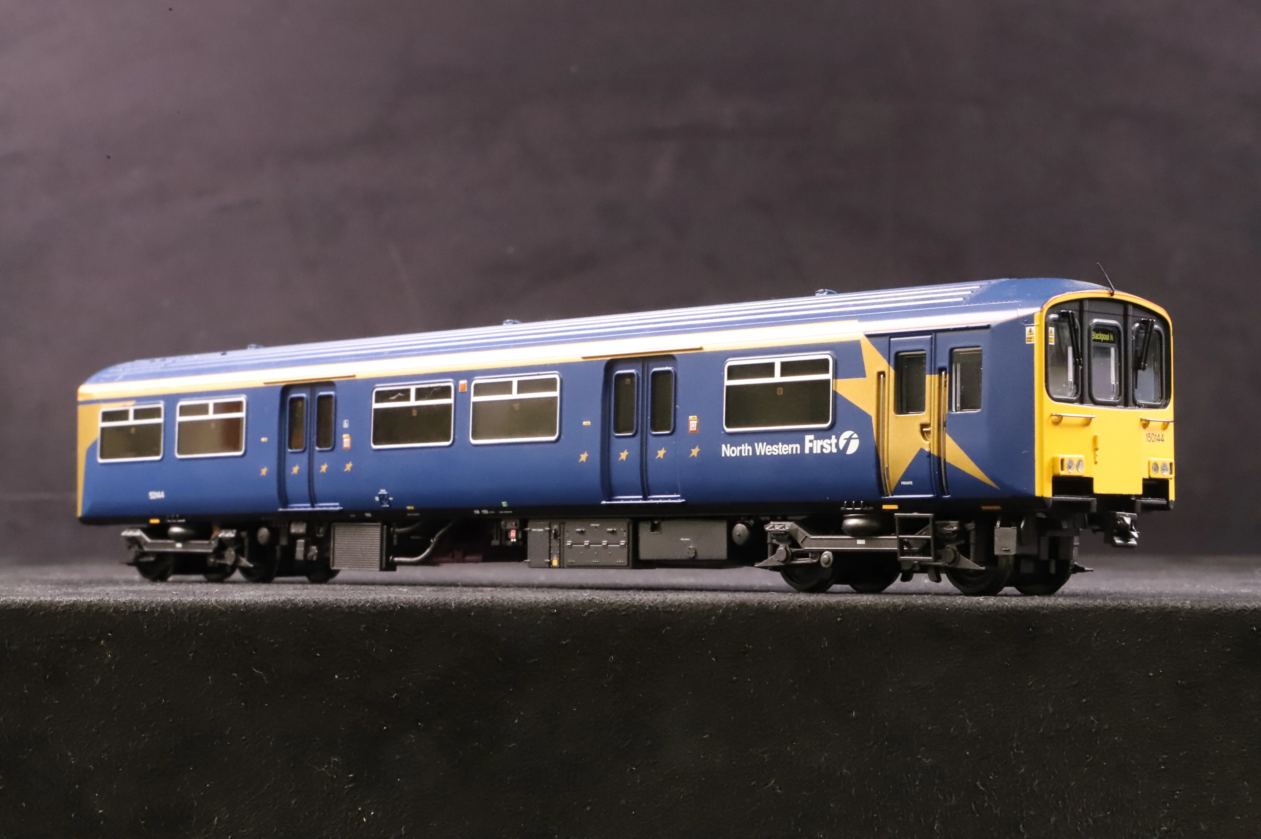 Bachmann OO 32-925 Class 150/1 2 Car DMU in First North Western Livery - Image 5