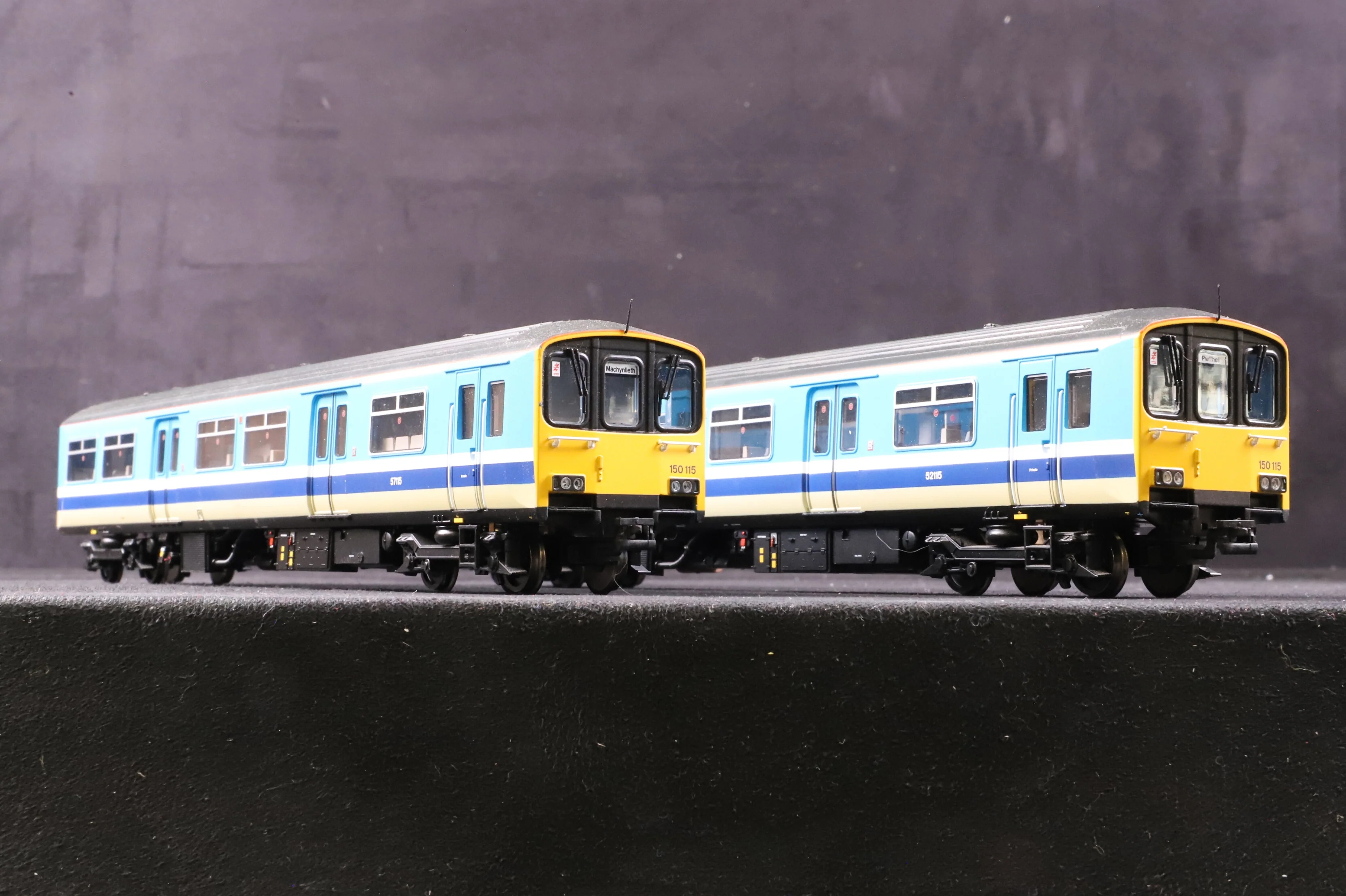 Bachmann OO 32-929SF Class 150/1 2 Car DMU '150115' BR Provincial DCC Sound