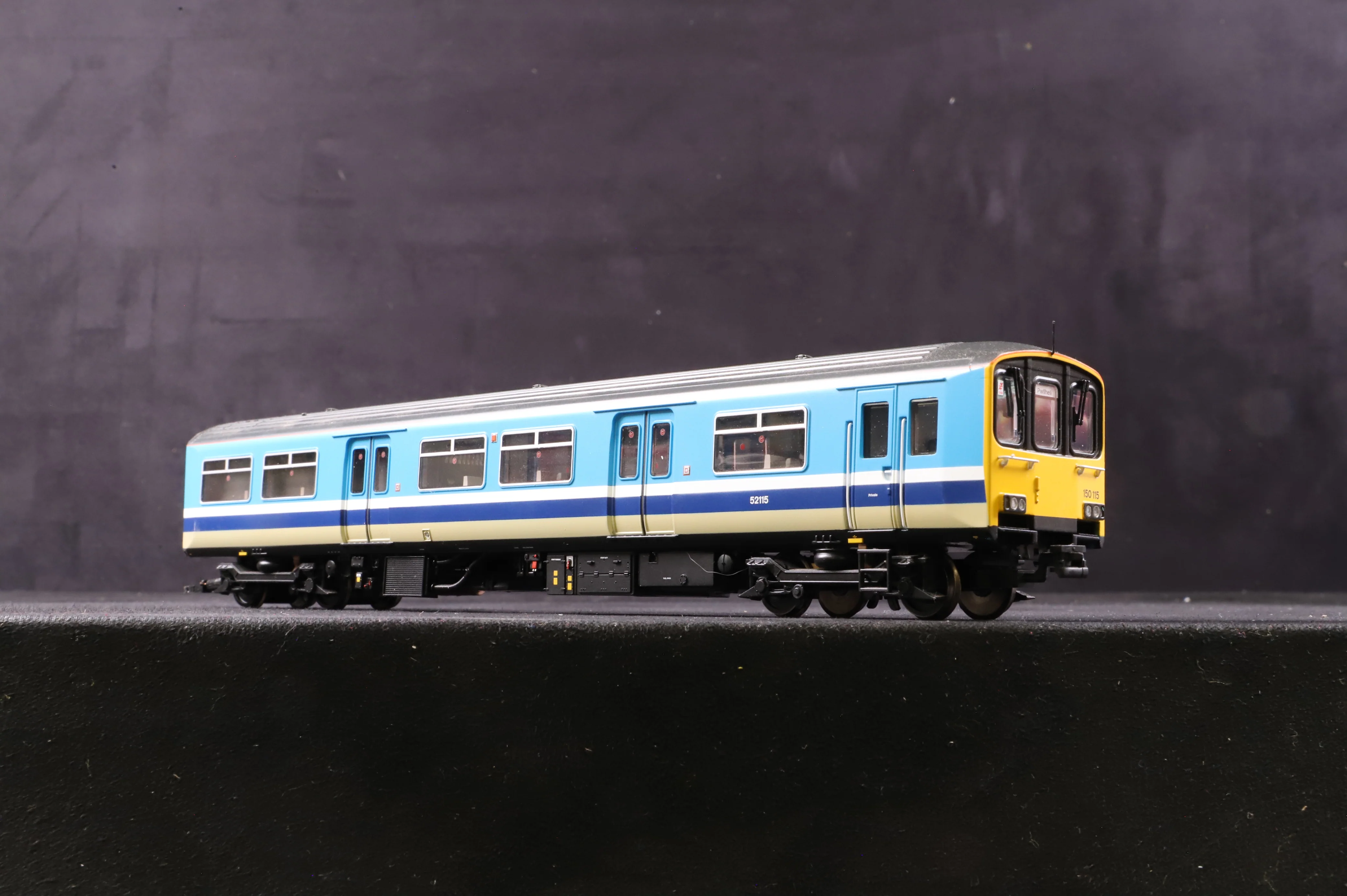 Bachmann OO 32-929SF Class 150/1 2 Car DMU '150115' BR Provincial DCC Sound - Image 2