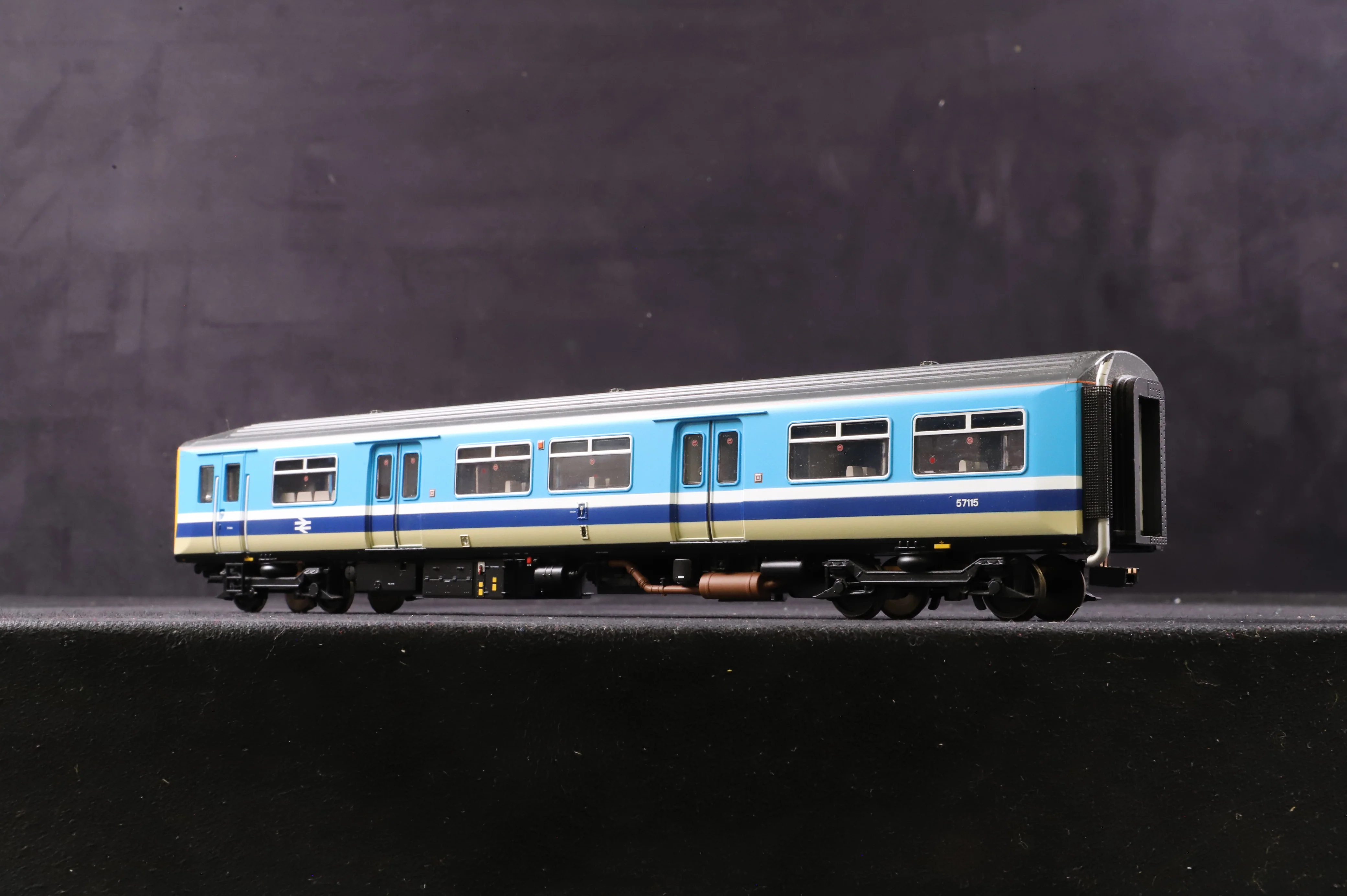 Bachmann OO 32-929SF Class 150/1 2 Car DMU '150115' BR Provincial DCC Sound - Image 8