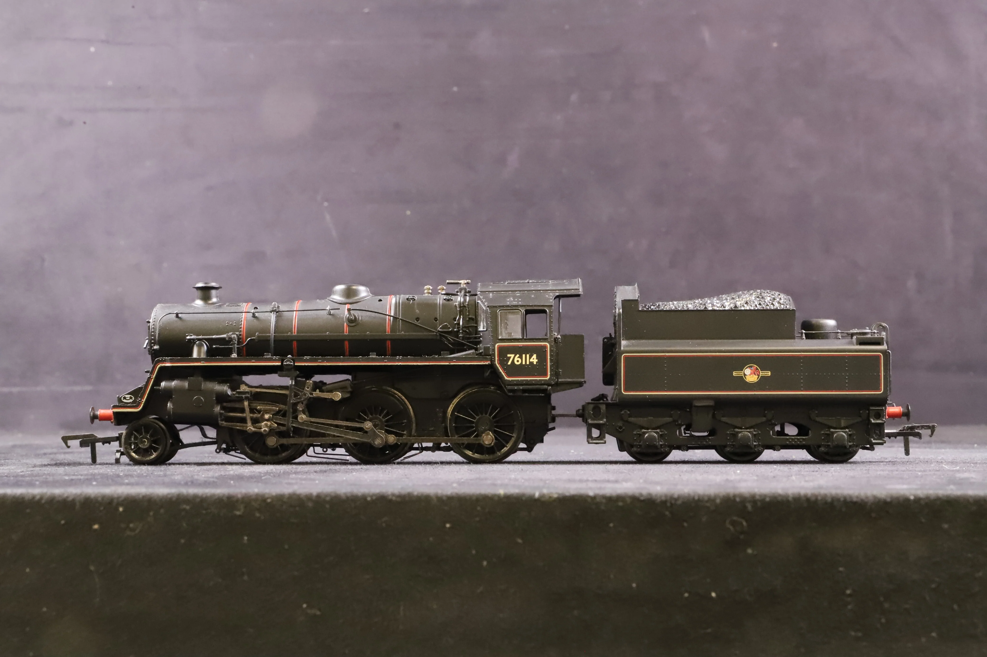 Bachmann OO 32-952Z Standard Class 4MT 2-6-0 '76114' BR Black L/C Excl. BRM - Image 3