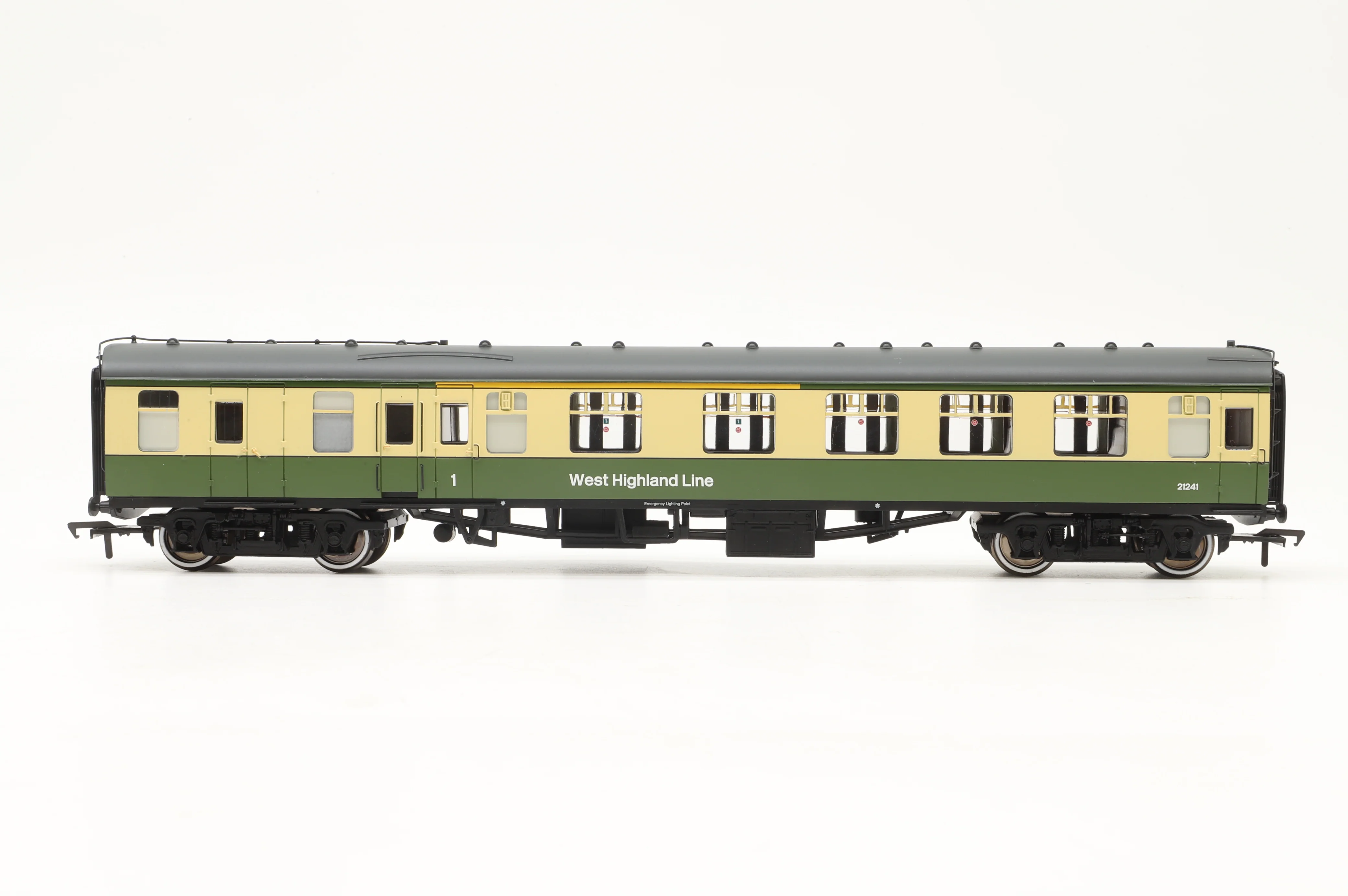 Bachmann OO 39-000J Triple Pack of Mk1s in BR West Highland Line Green/Cream - Image 2