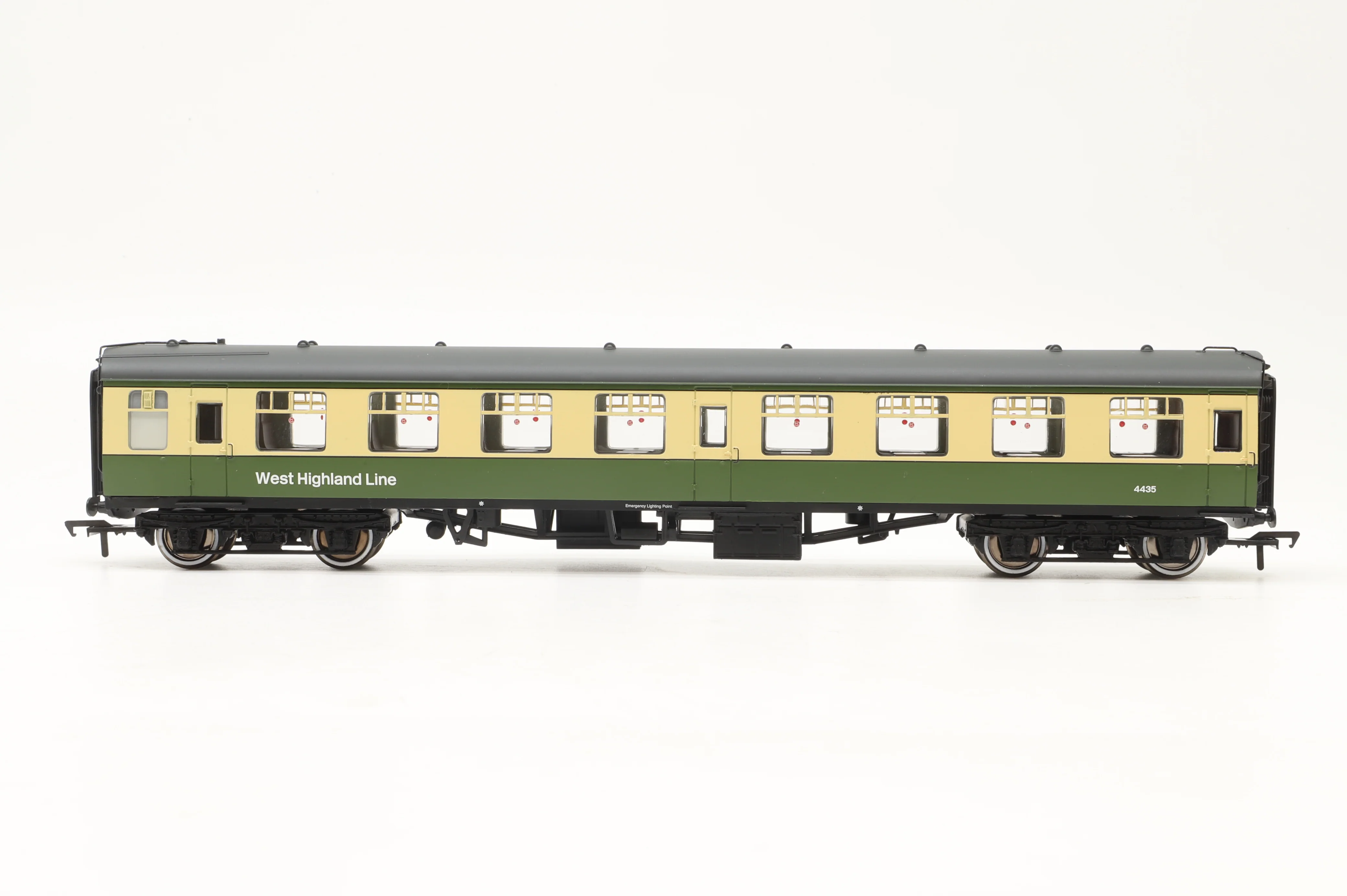 Bachmann OO 39-000J Triple Pack of Mk1s in BR West Highland Line Green/Cream - Image 3
