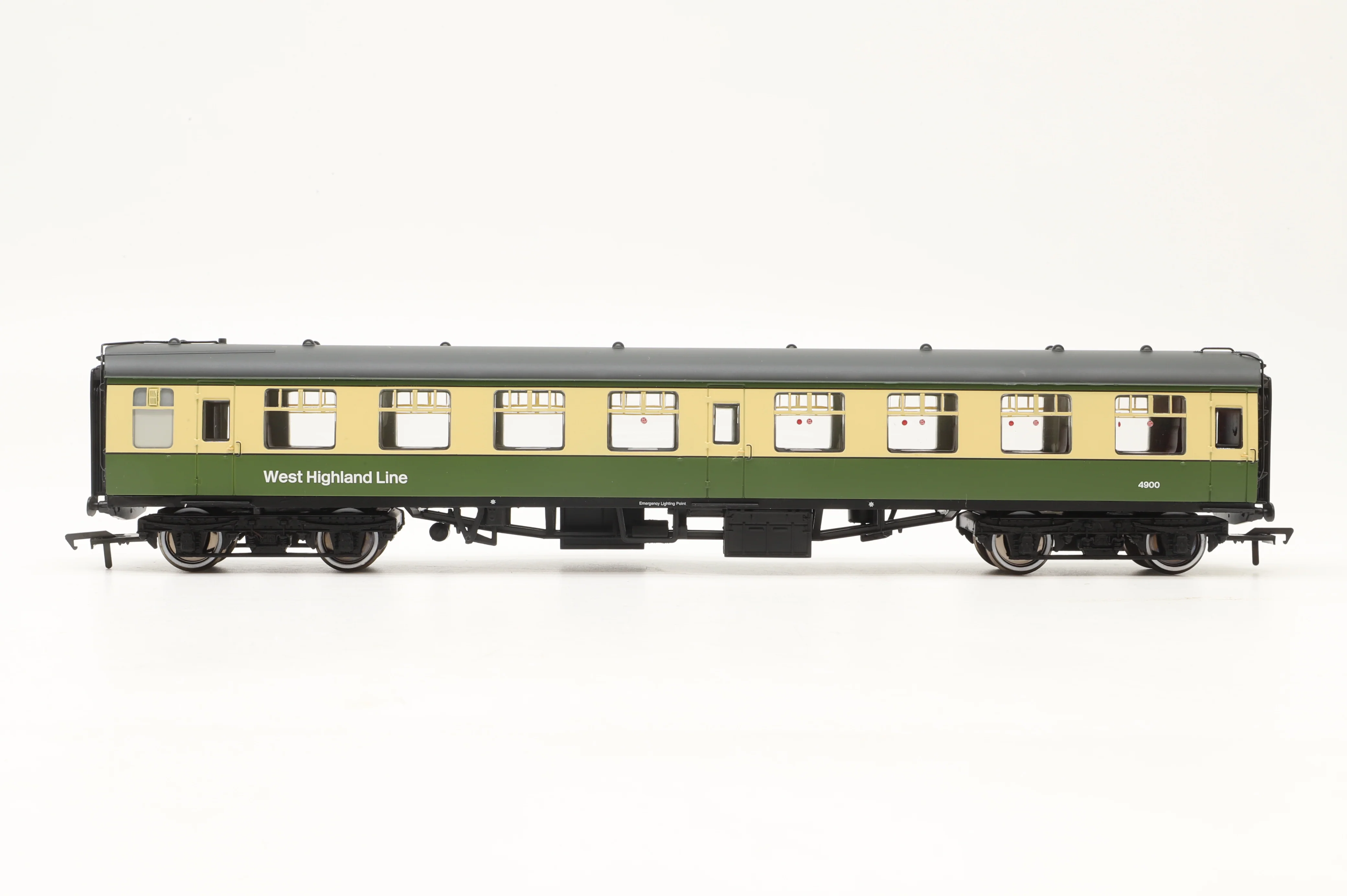 Bachmann OO 39-000J Triple Pack of Mk1s in BR West Highland Line Green/Cream - Image 4