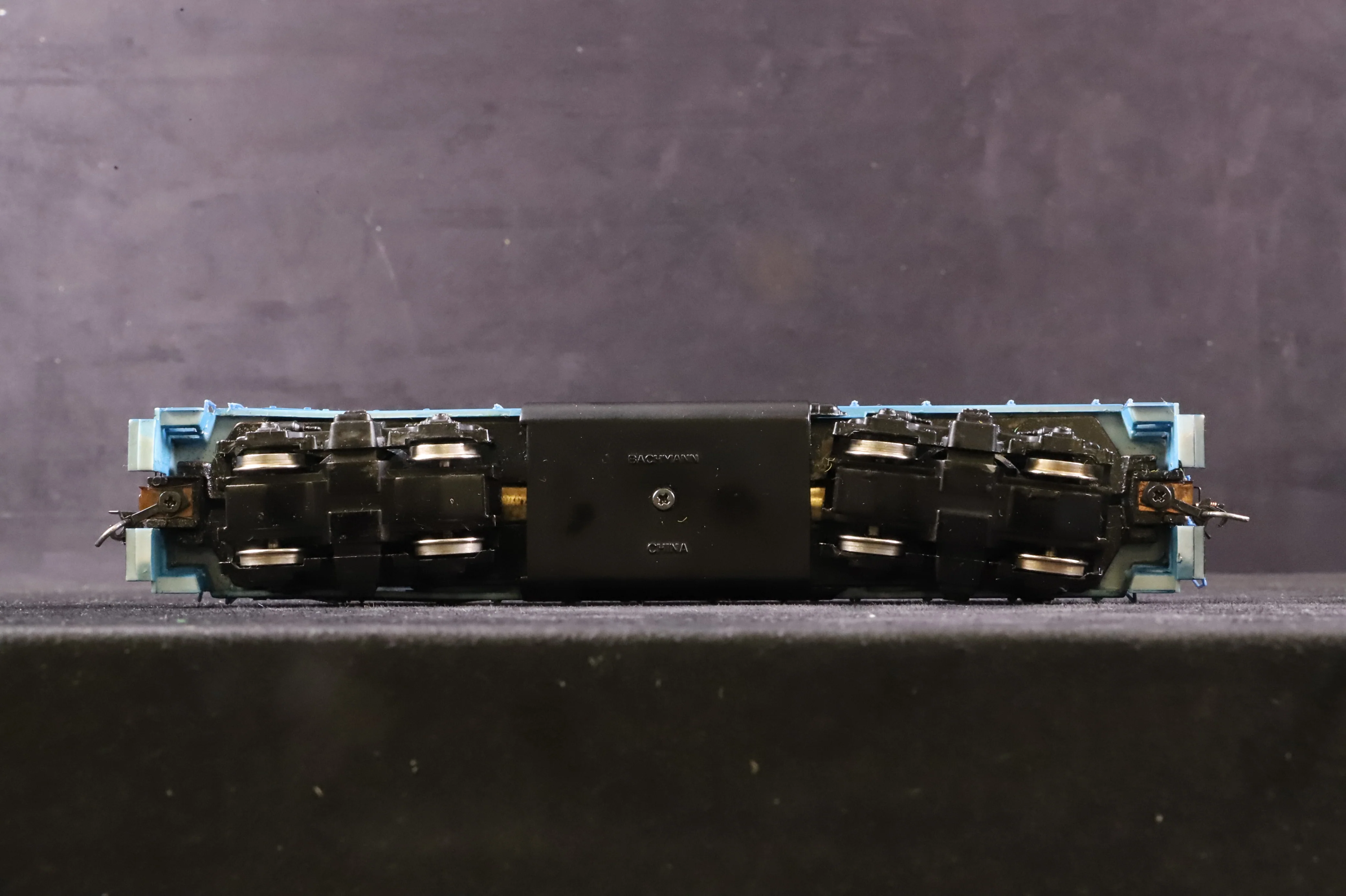 Bachmann Plus HO 11506 EMD GP35 No.2271 in Conrail Blue - Image 4