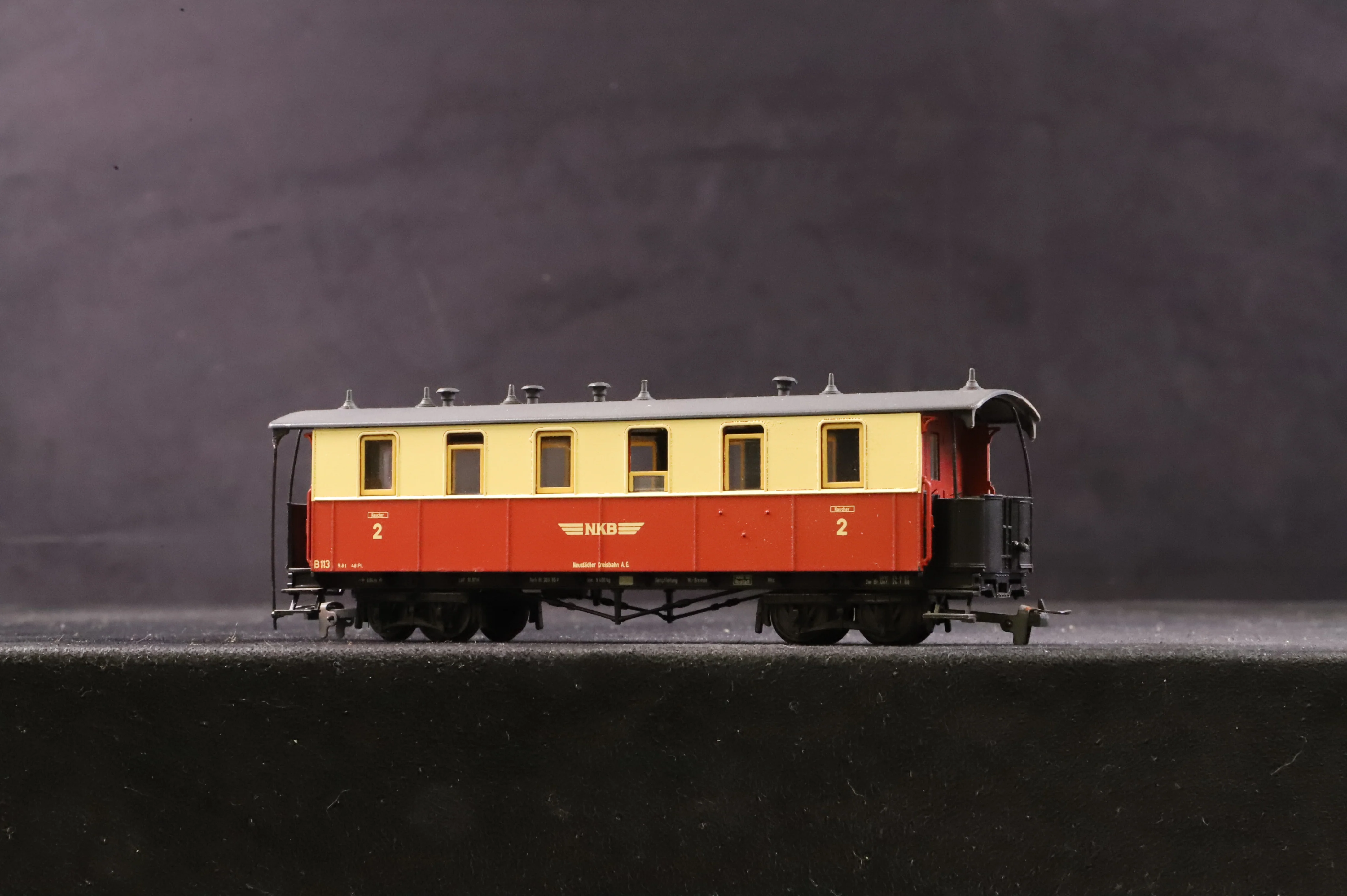 Bemo HOm Rake of 4 Red & Cream Coaches - Image 3
