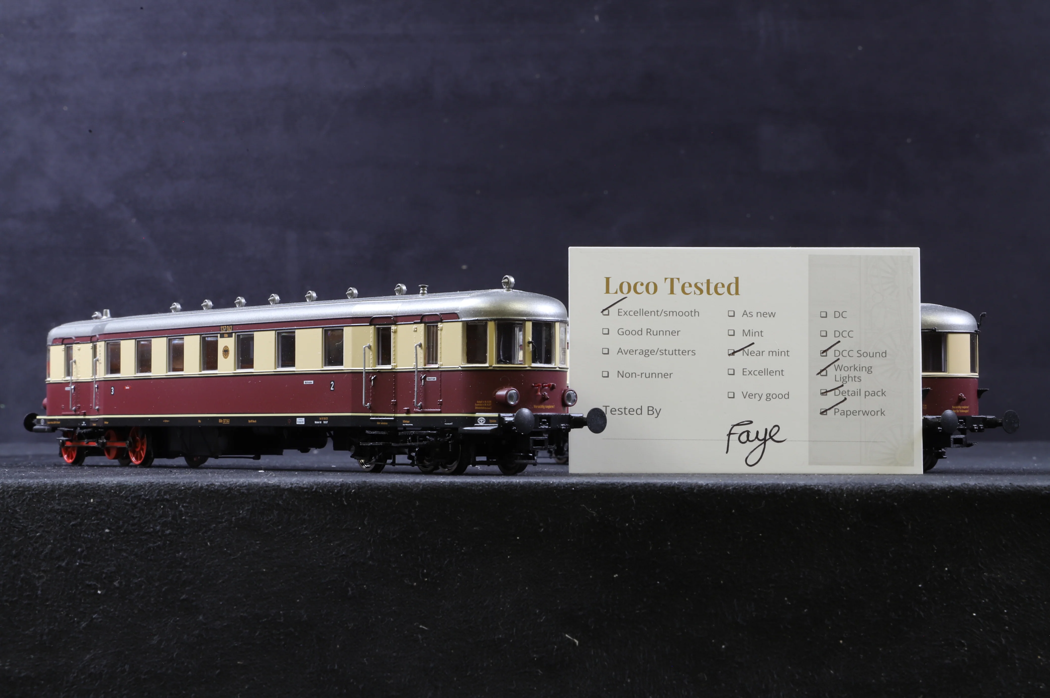 Brawa 44352 Diesel Railcar VT 137 BC4vT 32-34 and Trailer VB 147 C4v-31-32 DRG DCC Sound - Image 3