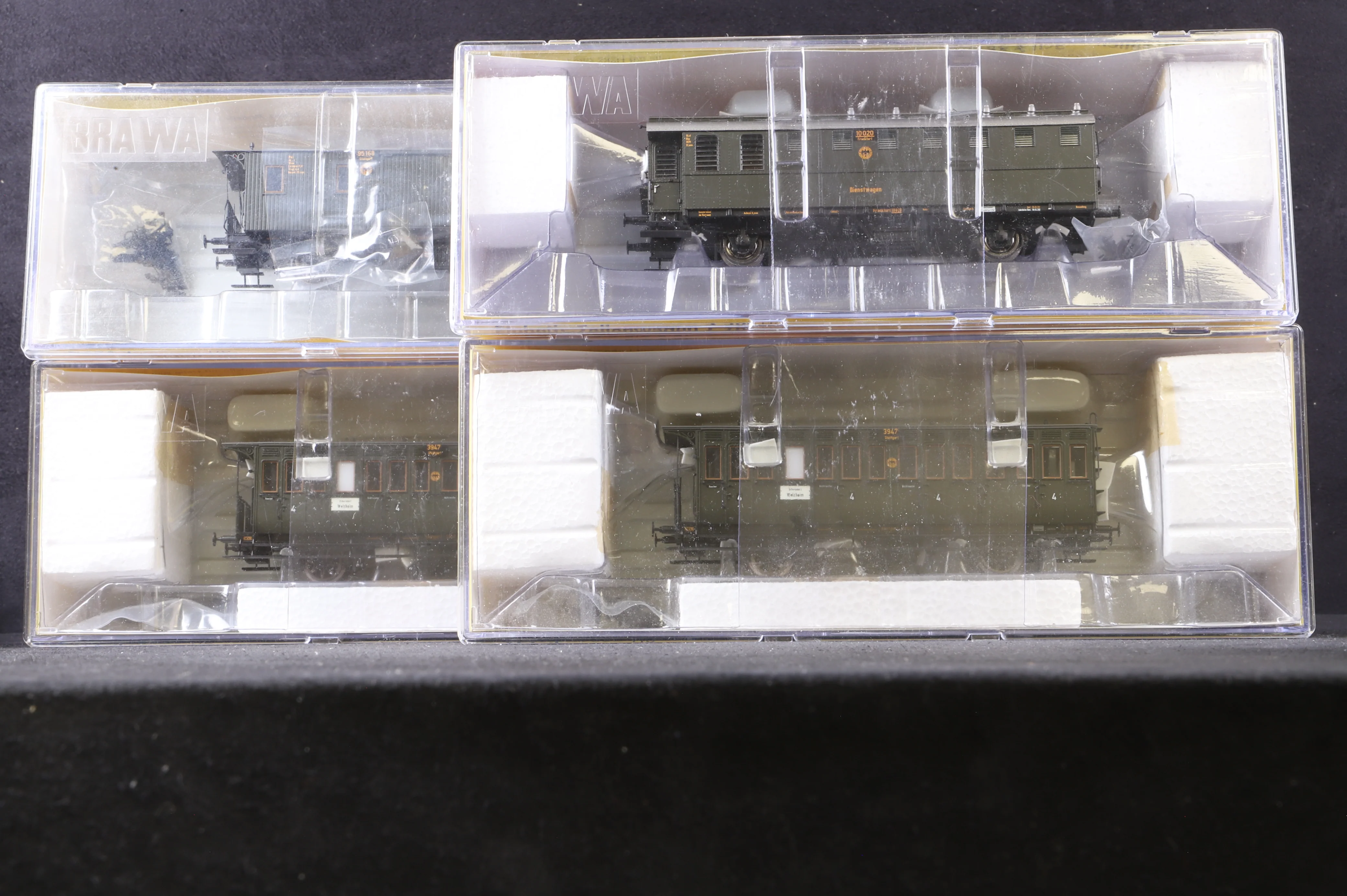 Brawa HO Rake of 3 Passenger Coaches & 1 Luggage Car, Inc. 45810, 2411 & 2 x 45604
