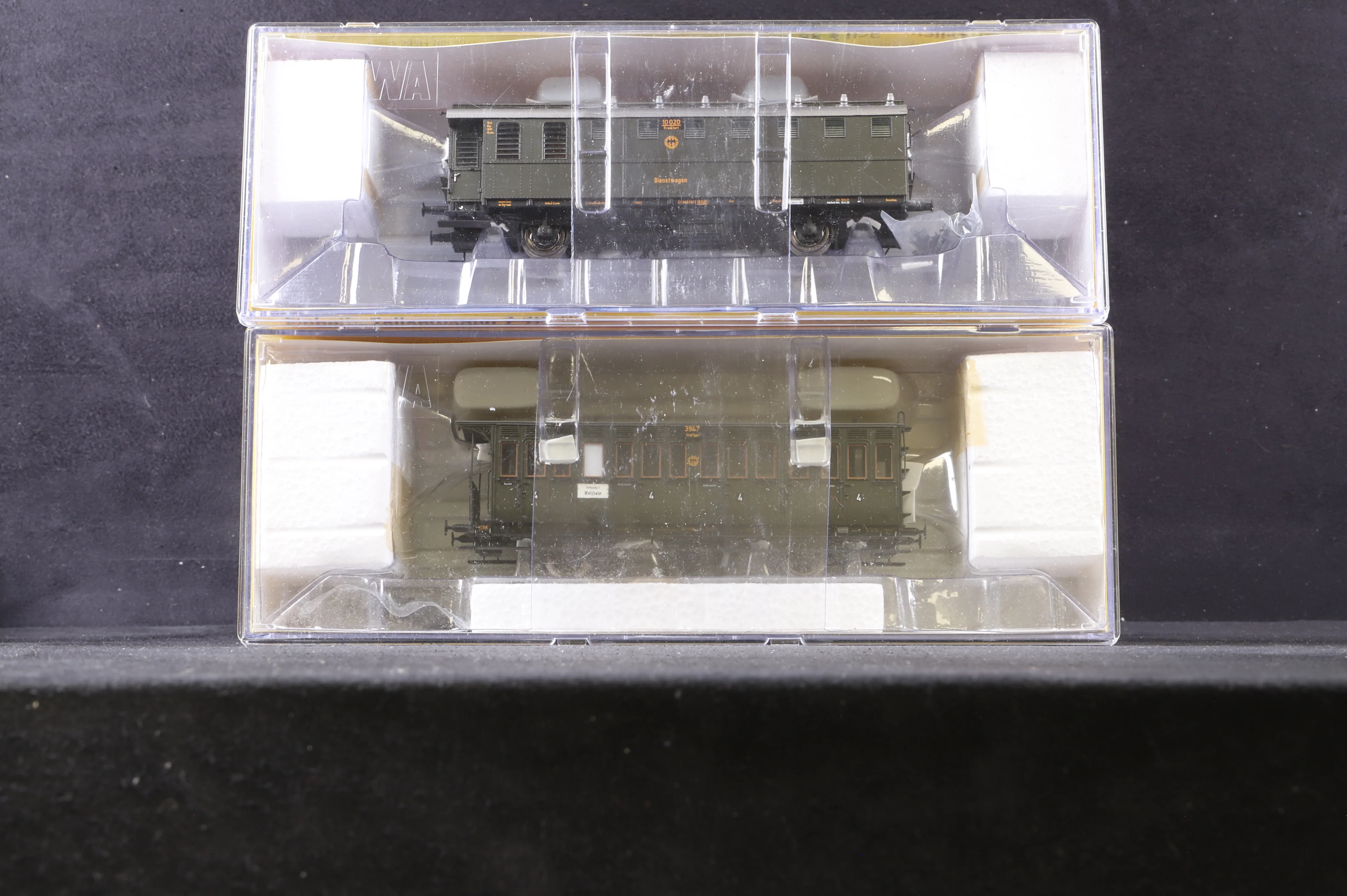 Brawa HO Rake of 3 Passenger Coaches & 1 Luggage Car, Inc. 45810, 2411 & 2 x 45604 - Image 2