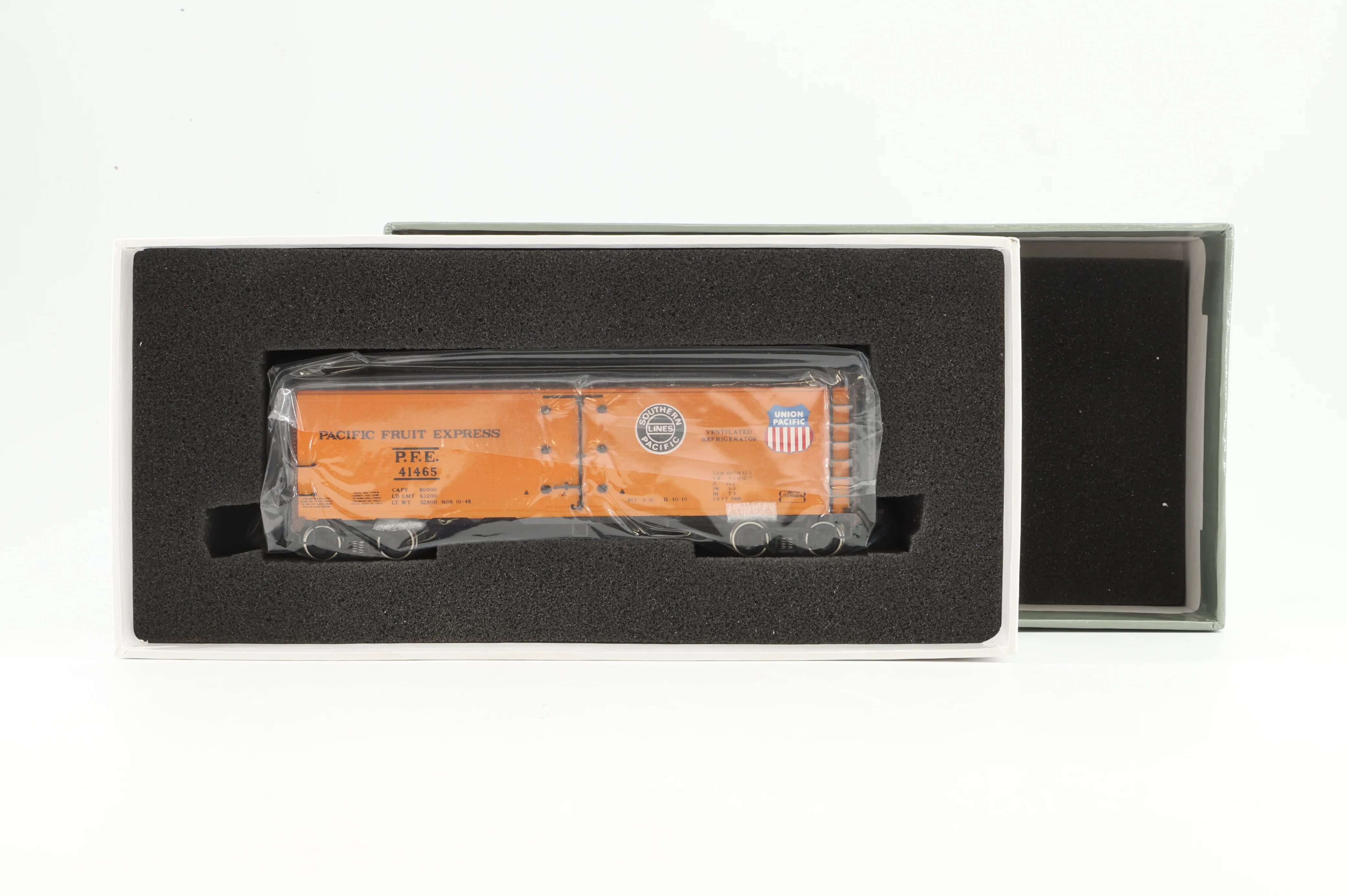 Challenger Imports HO Brass 2136.1 PFE Ice Reefer Class R40-10 '41465' - Image 5