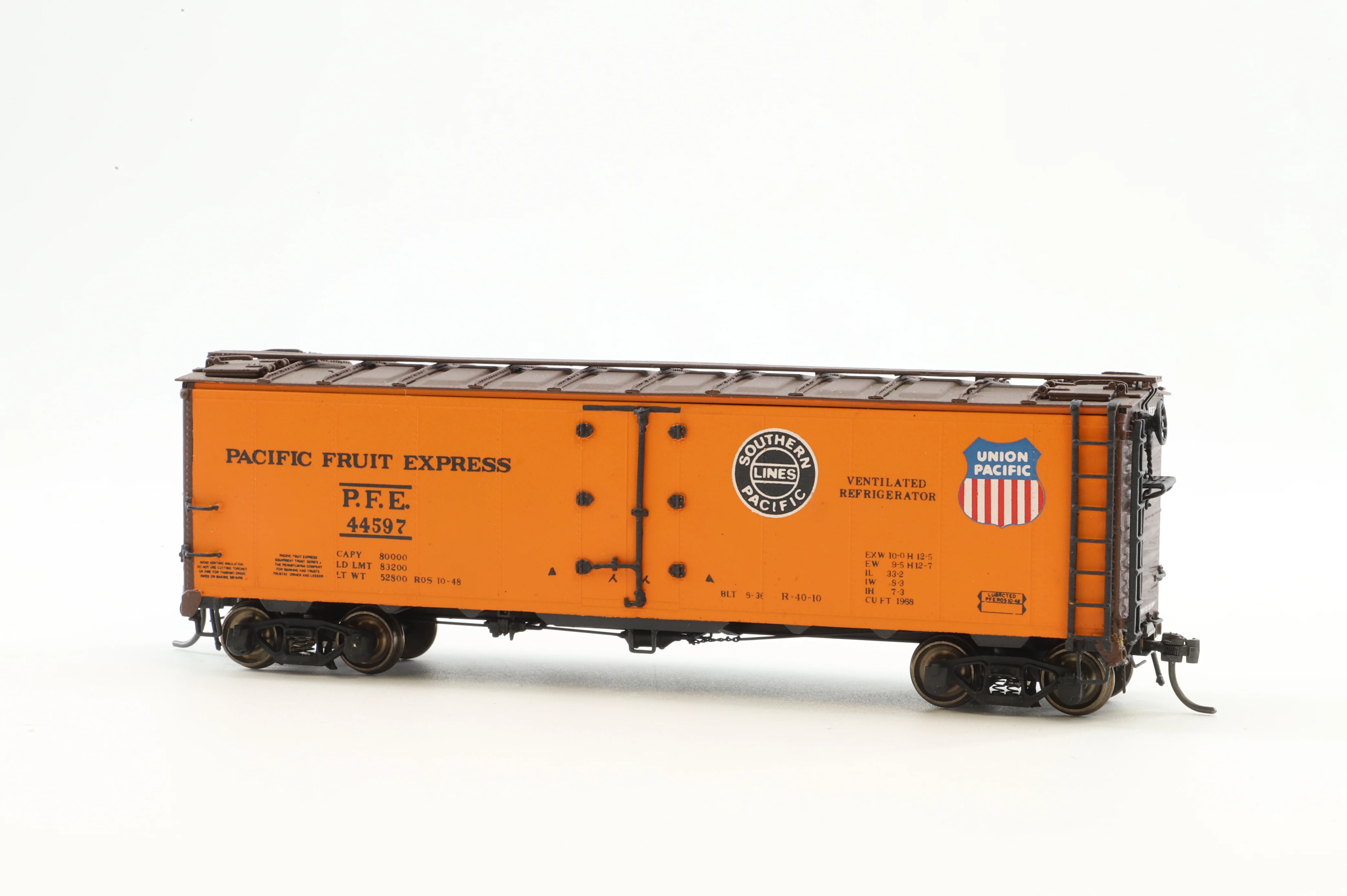 Challenger Imports HO Brass 2136.1 PFE Ice Reefer Class R40-10 '44597' - Image 2