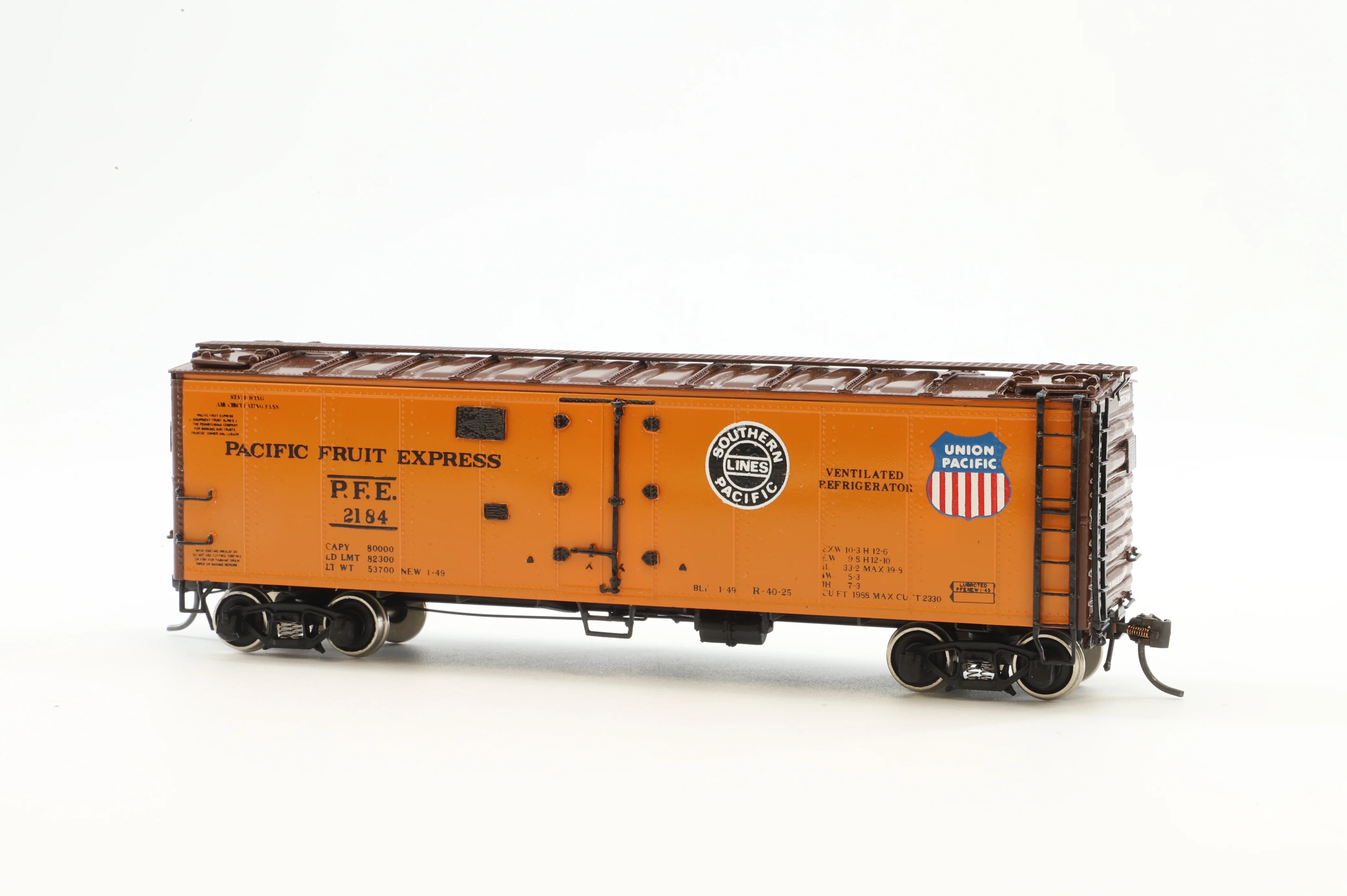 Challenger Imports HO Brass 2138.1 PFE Ice Reefer Class R40-25 '2084' - Image 2
